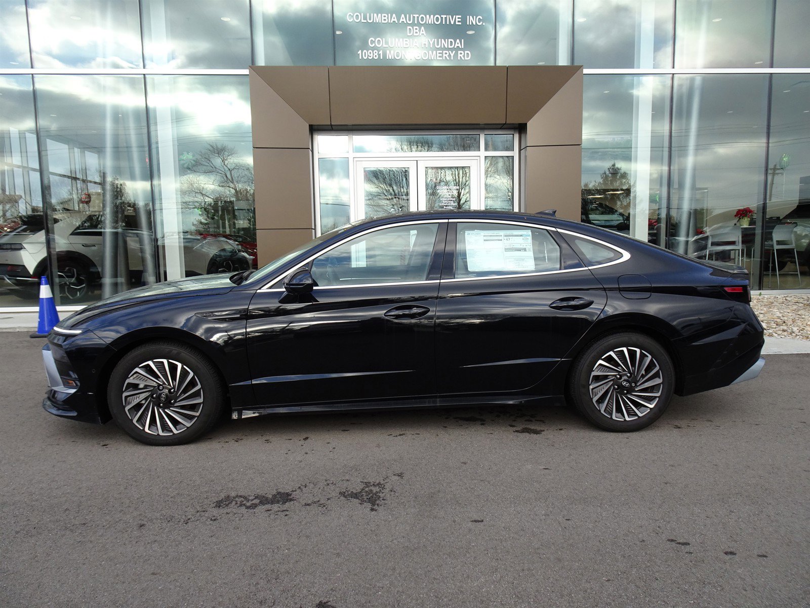 2024 Hyundai Sonata Hybrid Limited photo 2