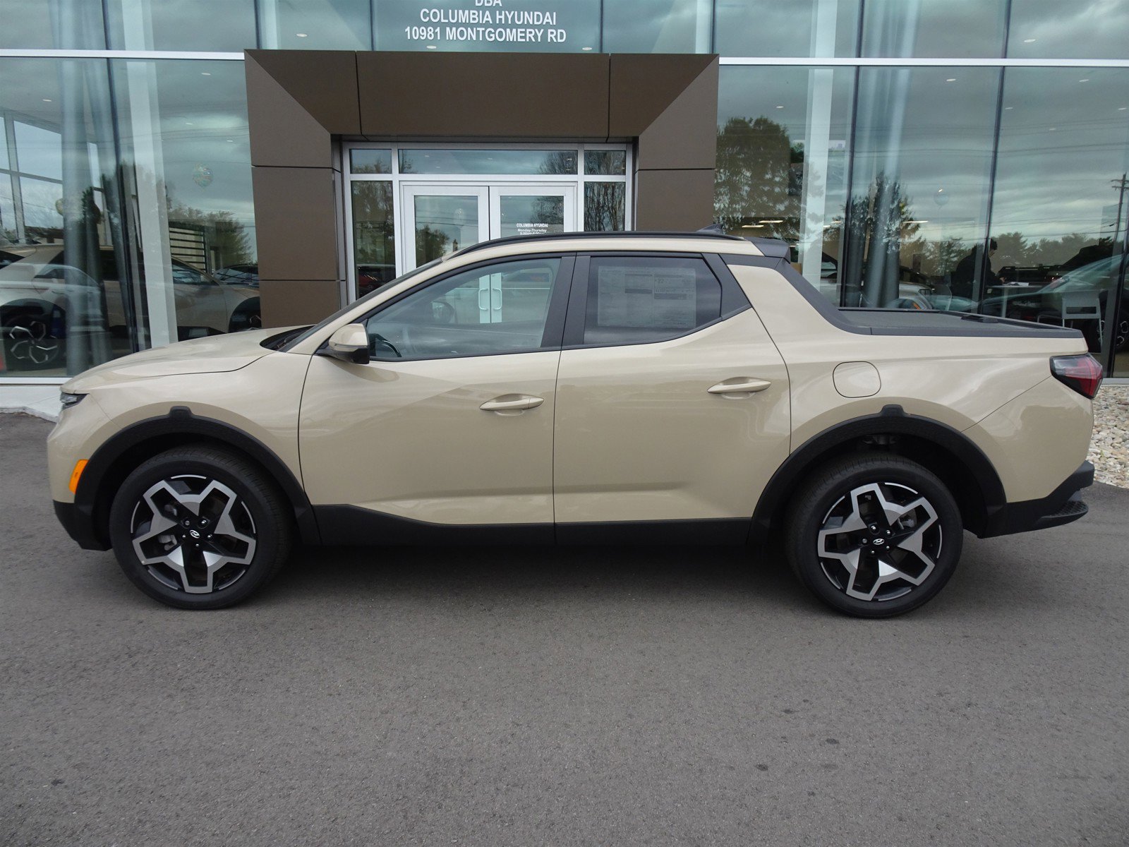 2024 Hyundai Santa Cruz Limited photo 2