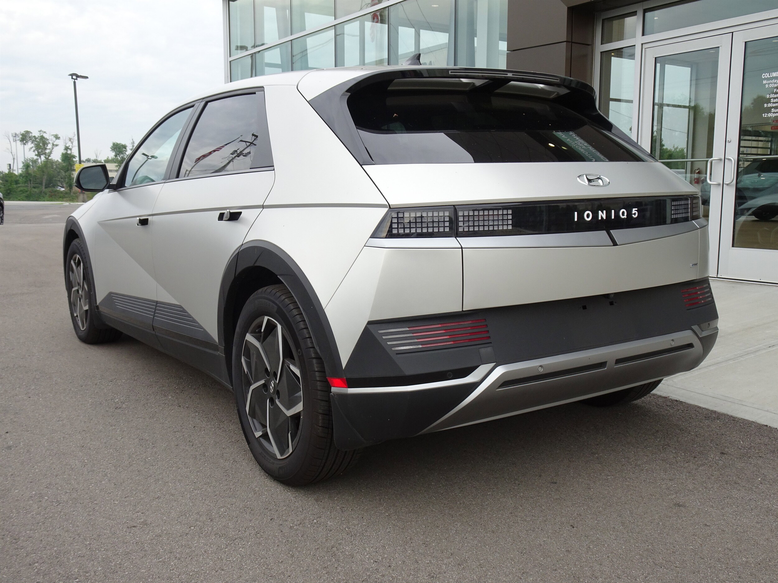 2023 Hyundai Ioniq 5 SEL photo 3