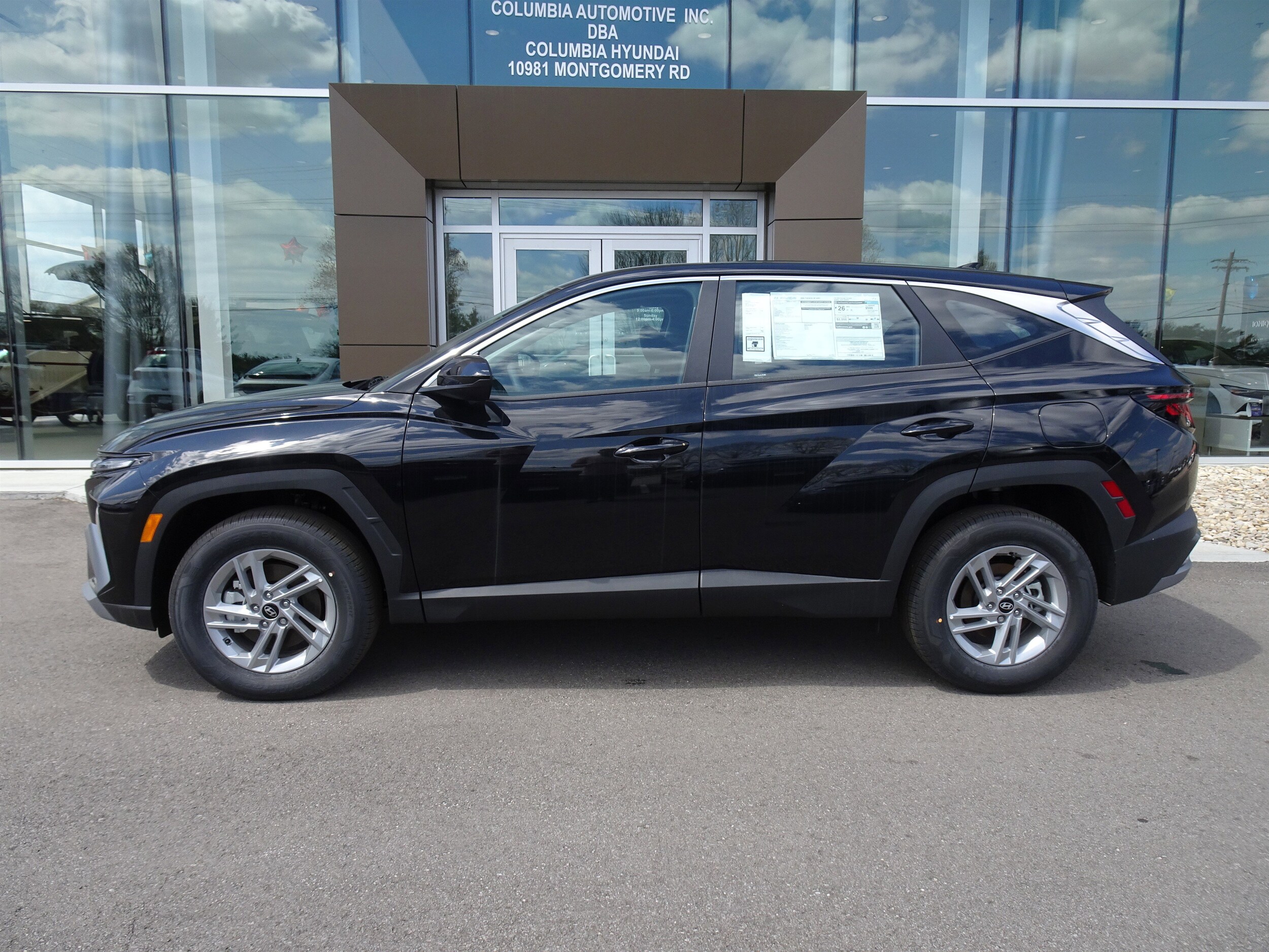 2025 Hyundai Tucson SE photo 2