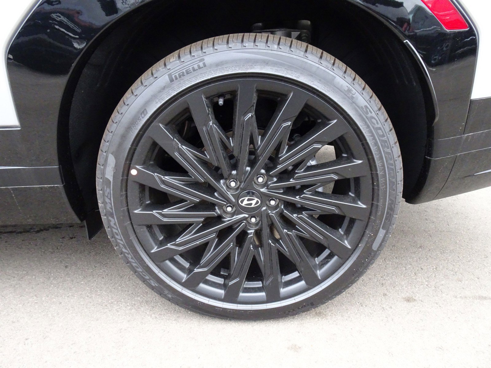 2025 Hyundai Santa Fe Calligraphy photo 3