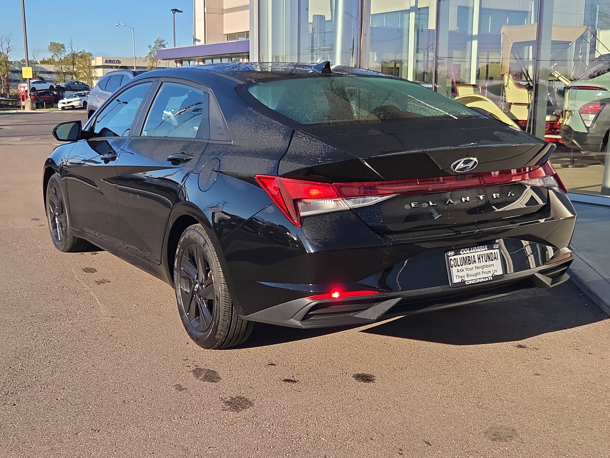 2022 Hyundai Elantra SEL photo 3