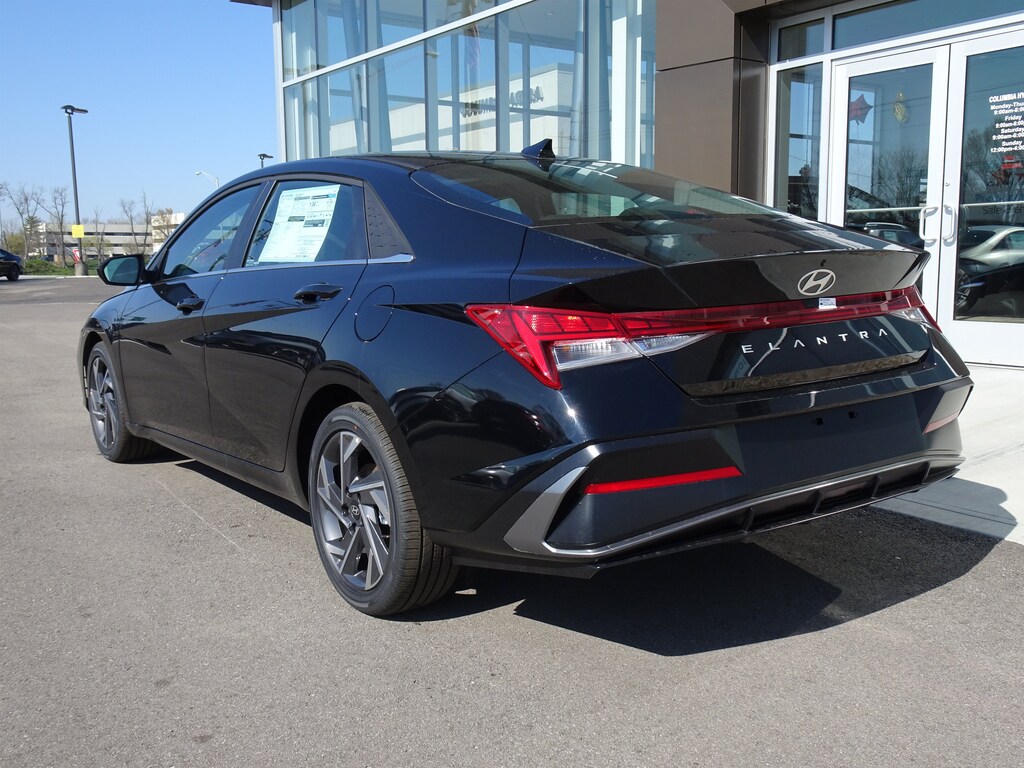 New 2025 Hyundai Elantra SEL Convenience Sedan