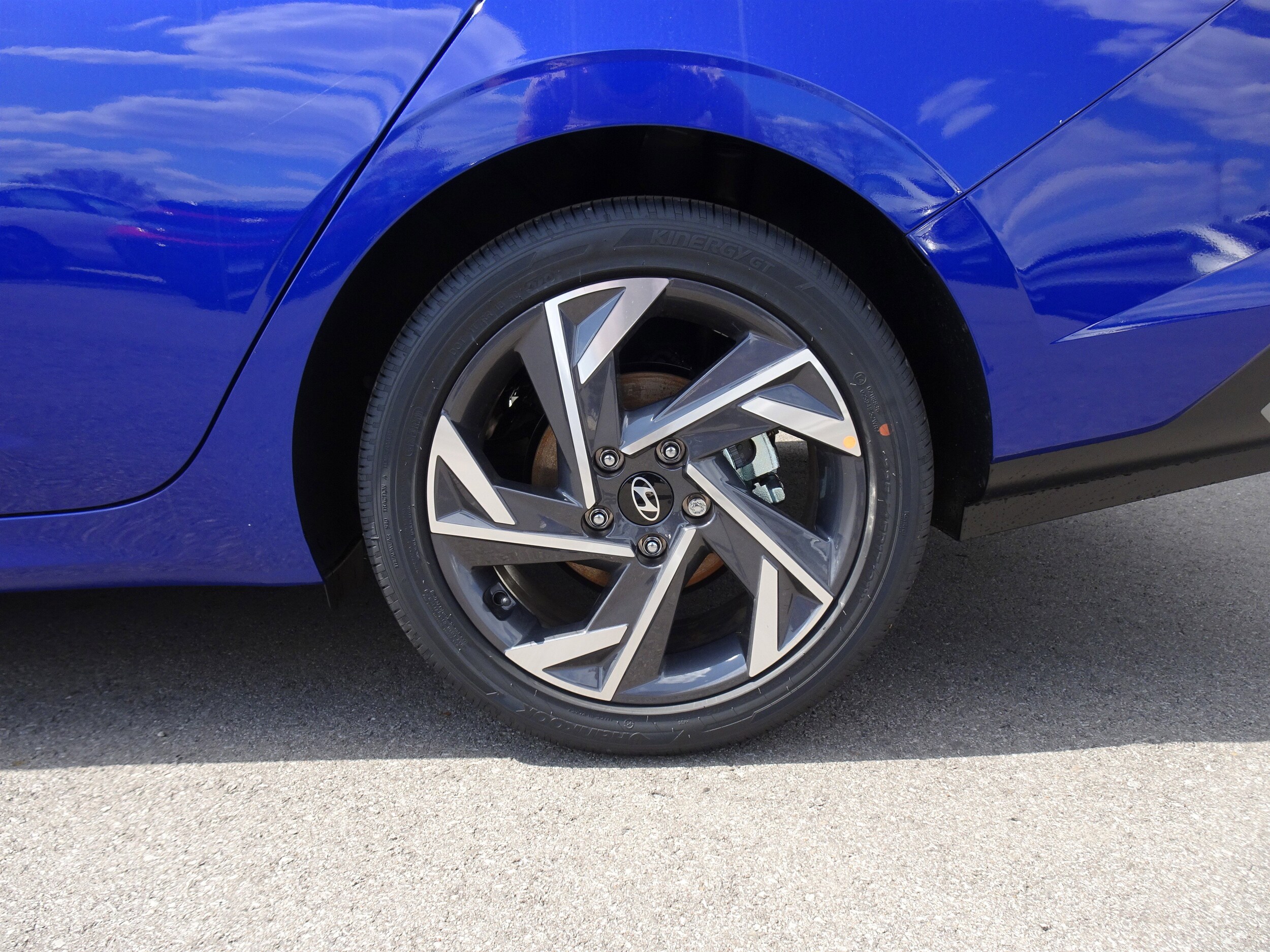 2025 Hyundai Elantra SEL Convenience photo 2
