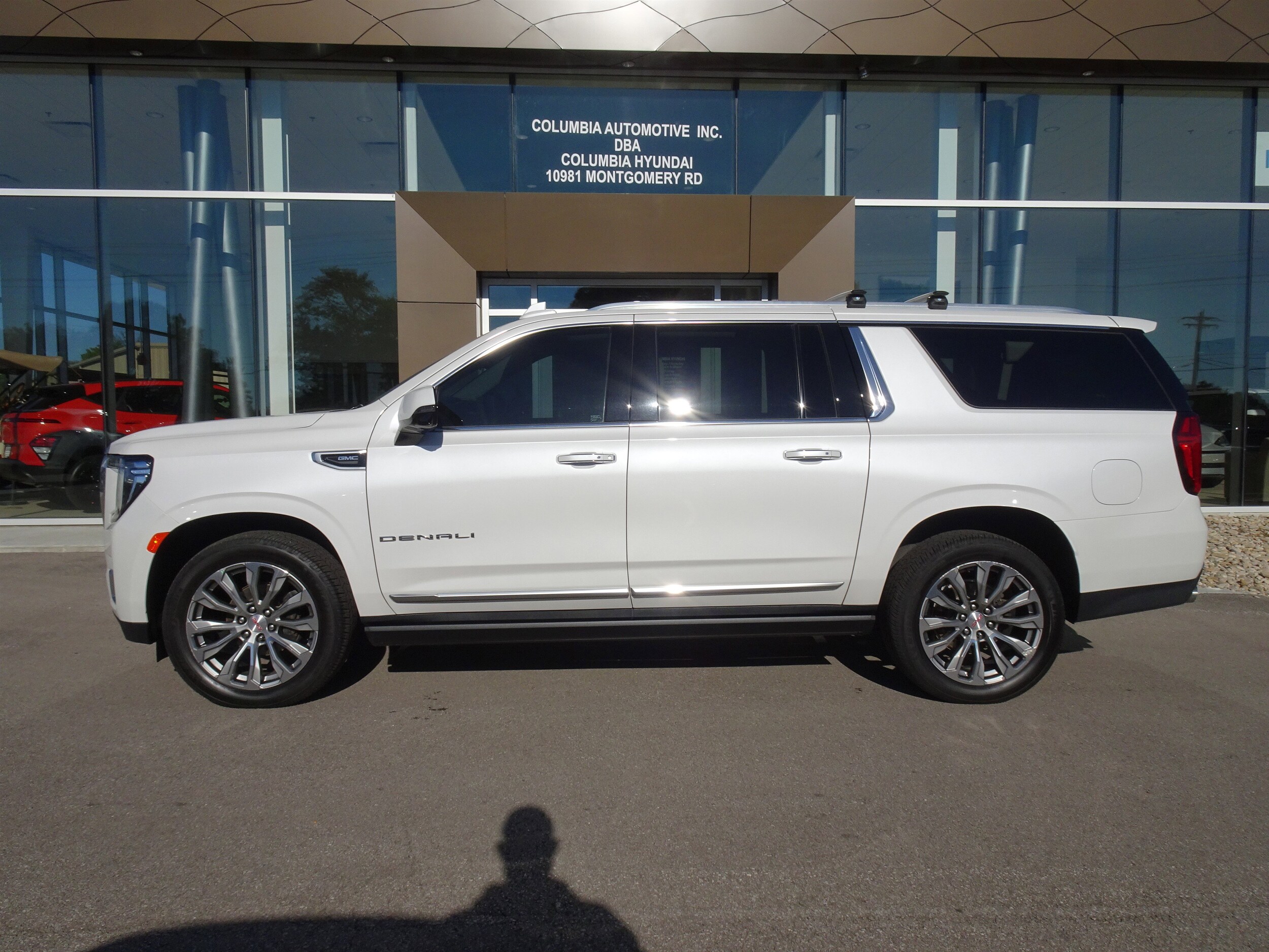 2021 Gmc Yukon XL Denali photo 2