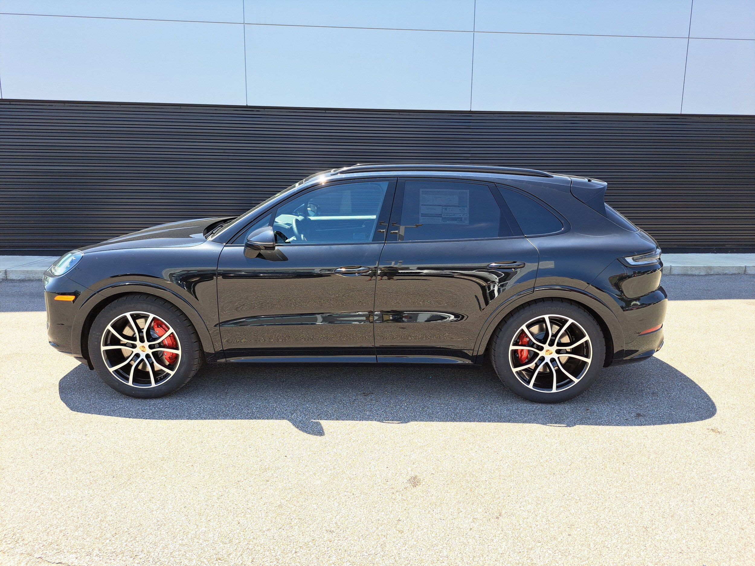 2025 Porsche Cayenne GTS photo 2