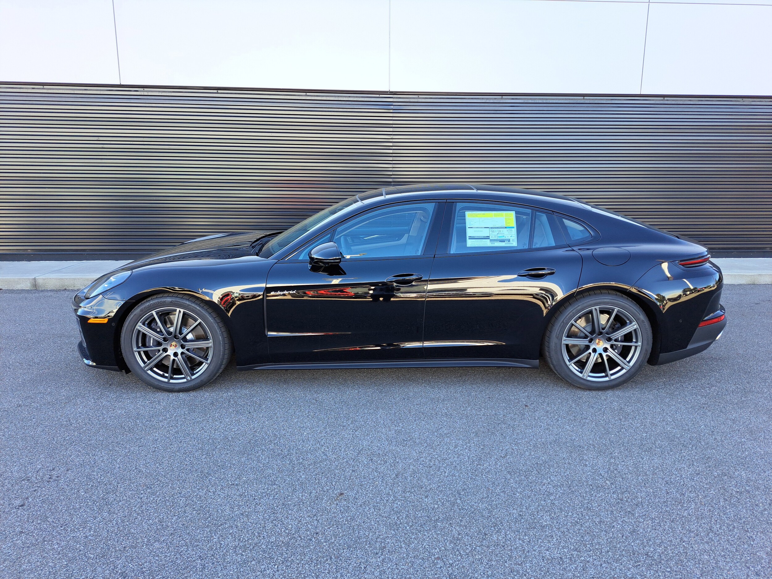 2026 Porsche Panamera 4 E-Hybrid photo 2