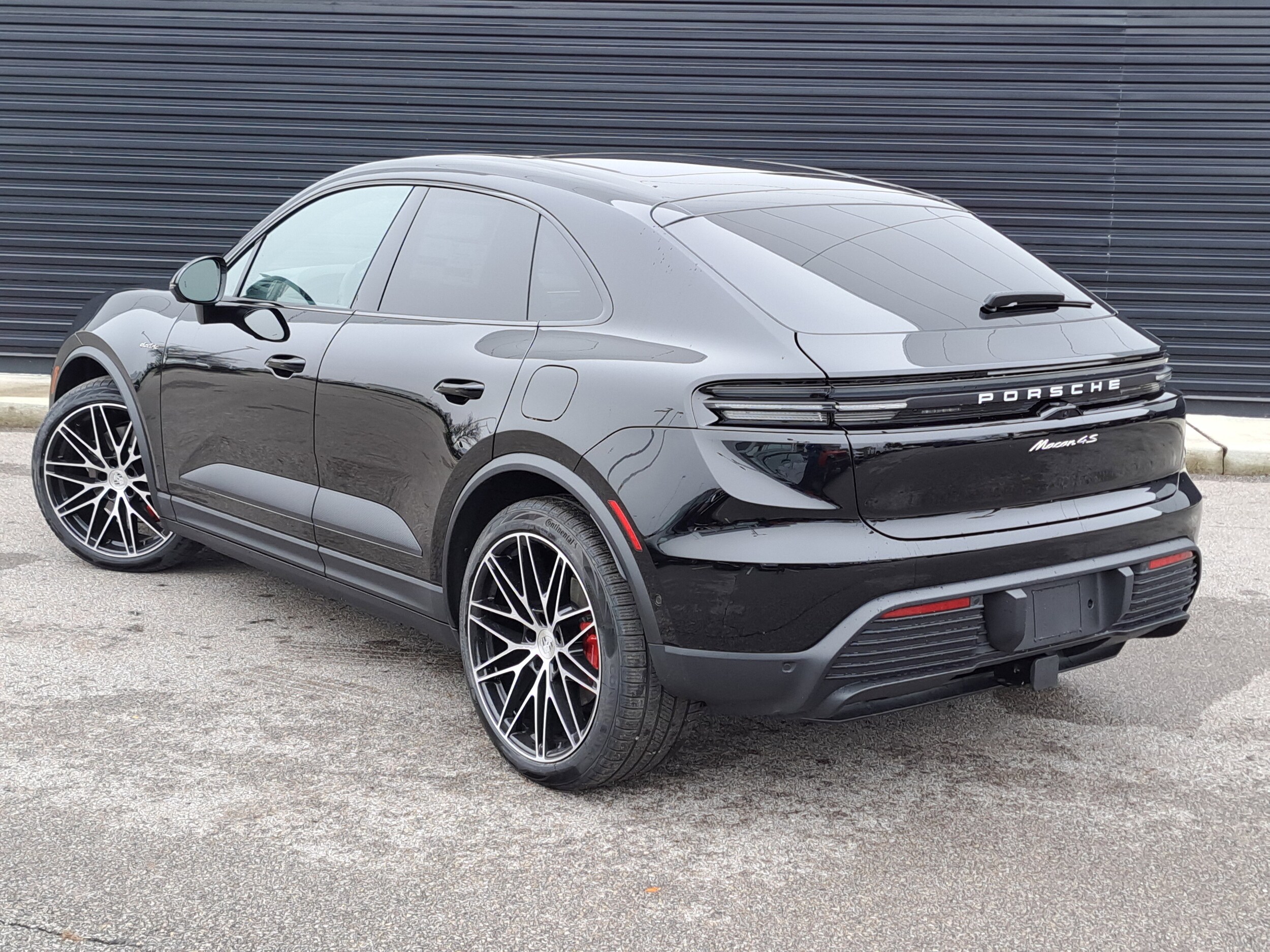 2025 Porsche Macan Electric photo 3