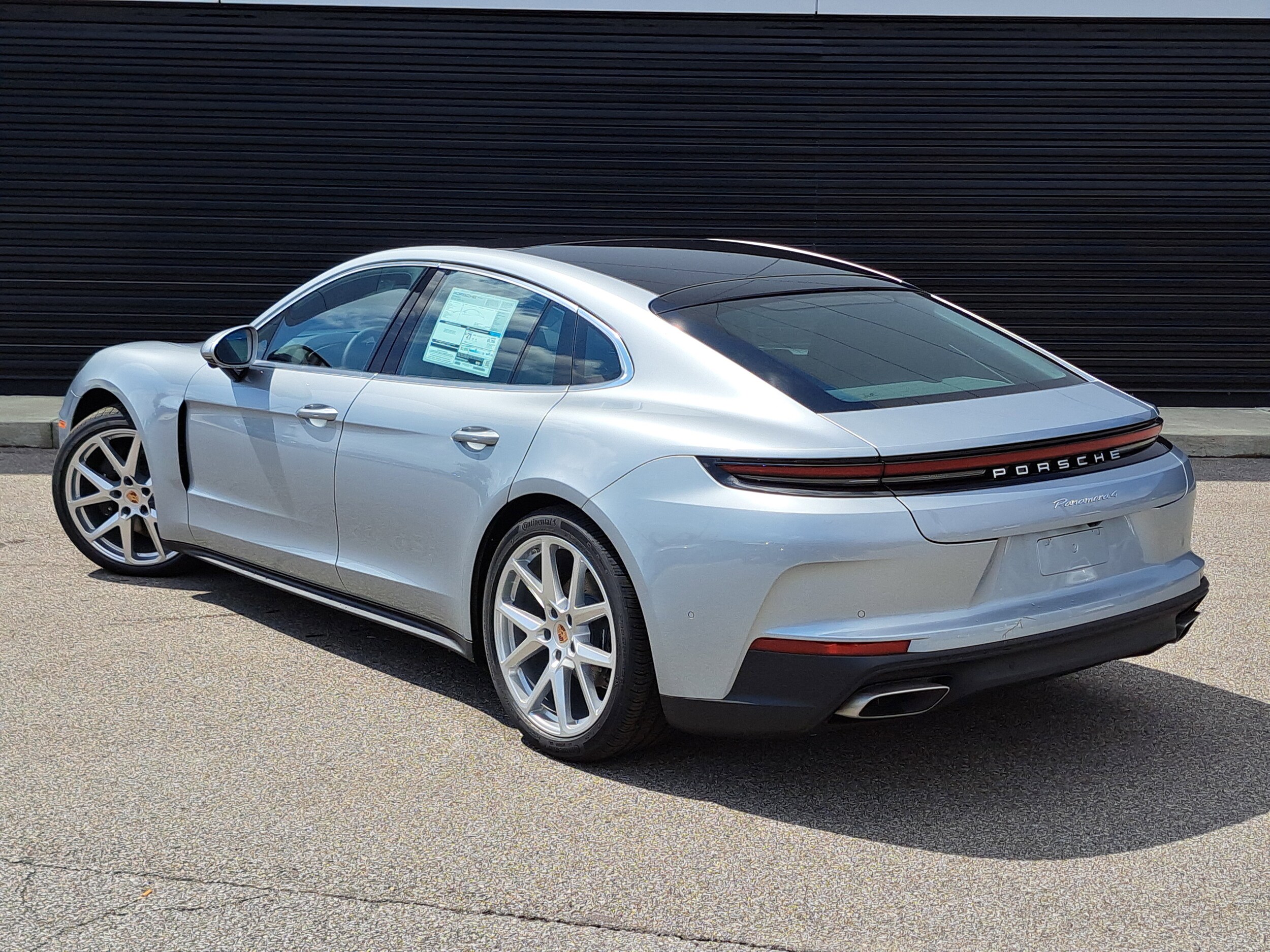 2025 Porsche Panamera 4 photo 3
