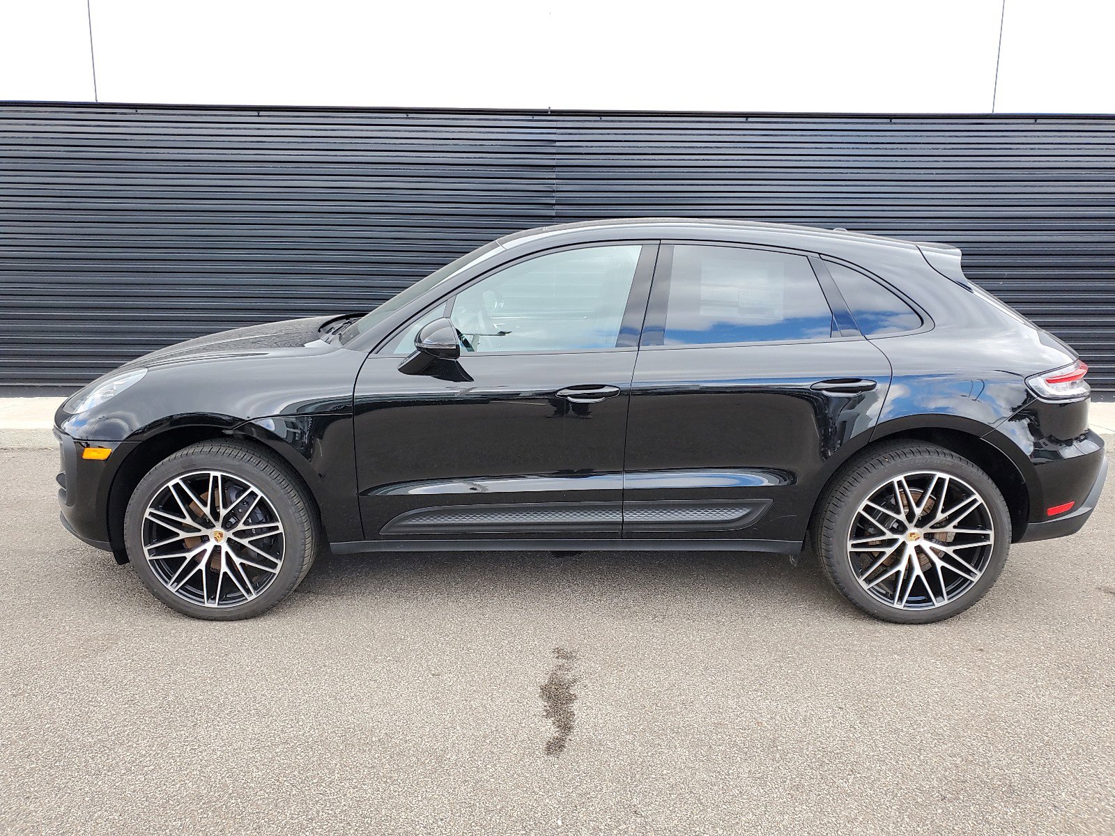 Used 2024 Porsche Macan T with VIN WP1AA2A52RLB17774 for sale in Cincinnati, OH