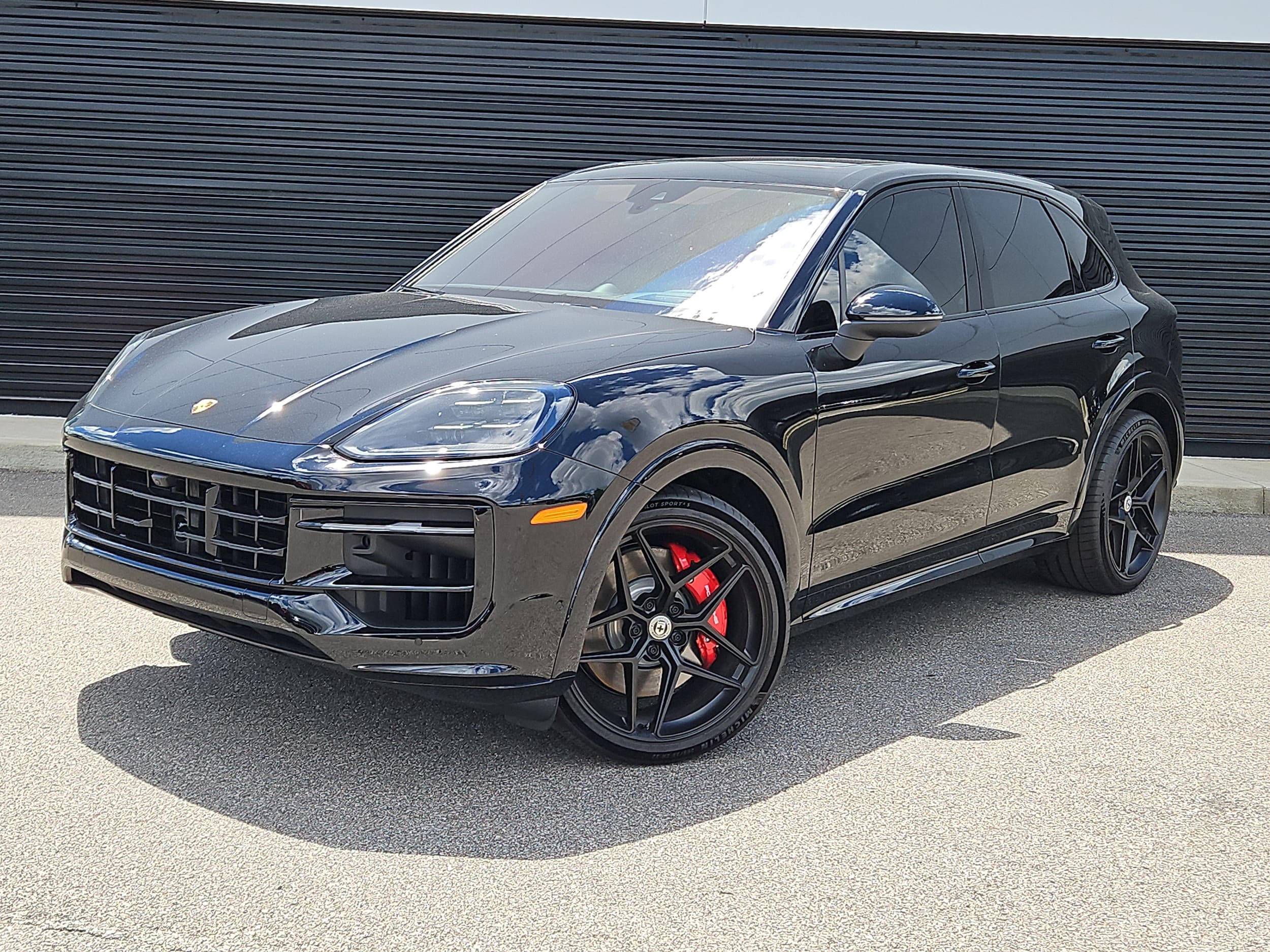 2024 Porsche Cayenne S's photo