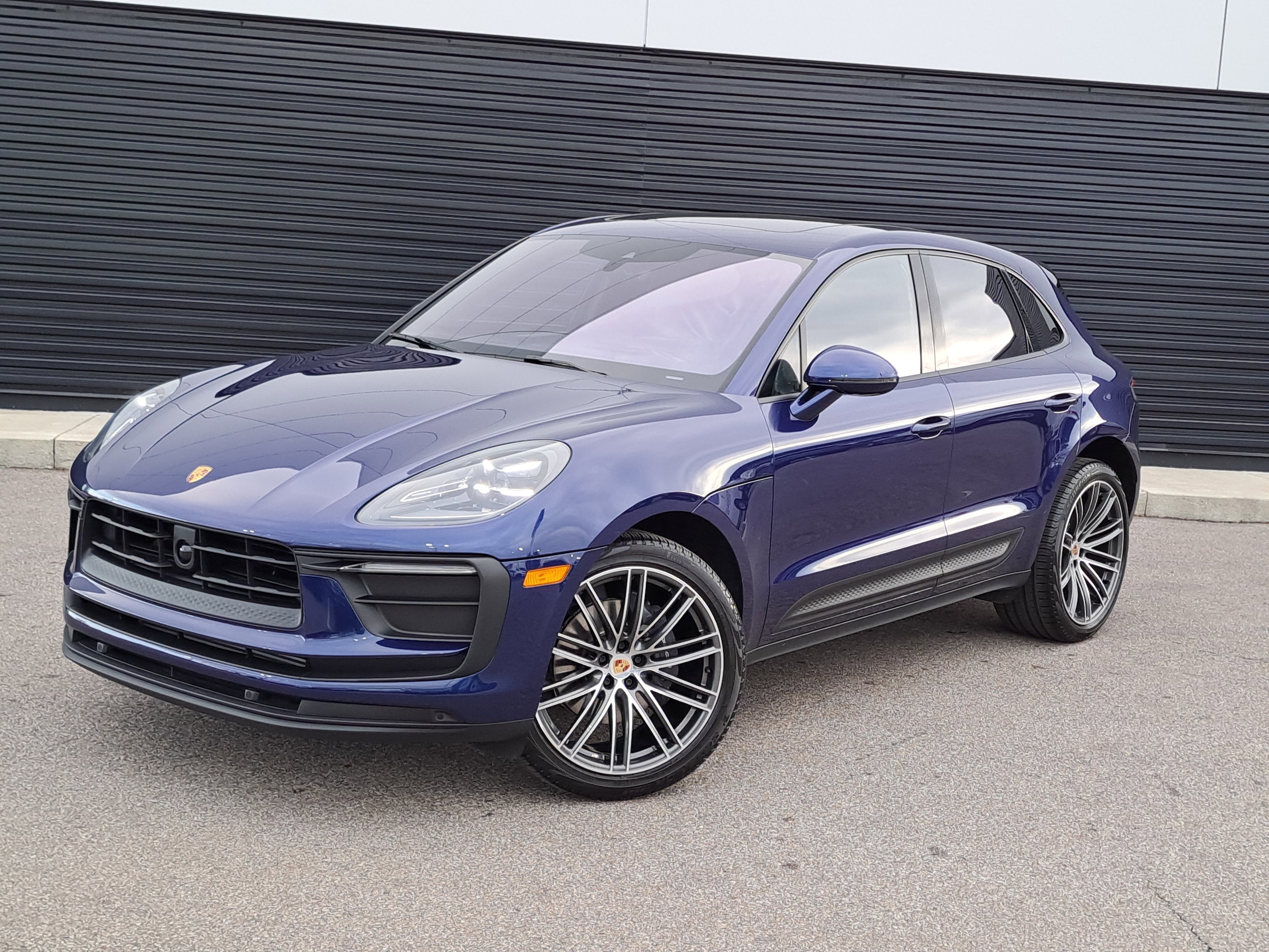 2025 Porsche Macan's photo