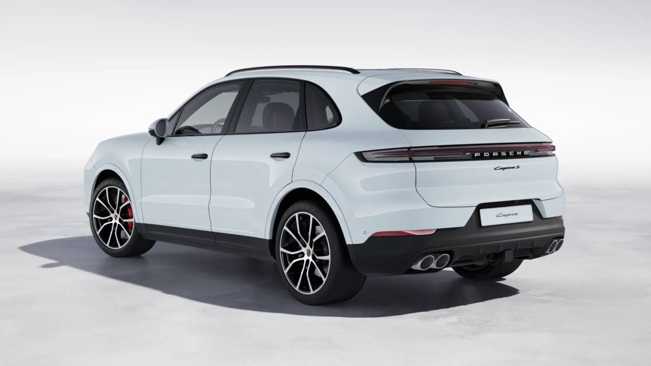 2026 Porsche Cayenne S photo 3