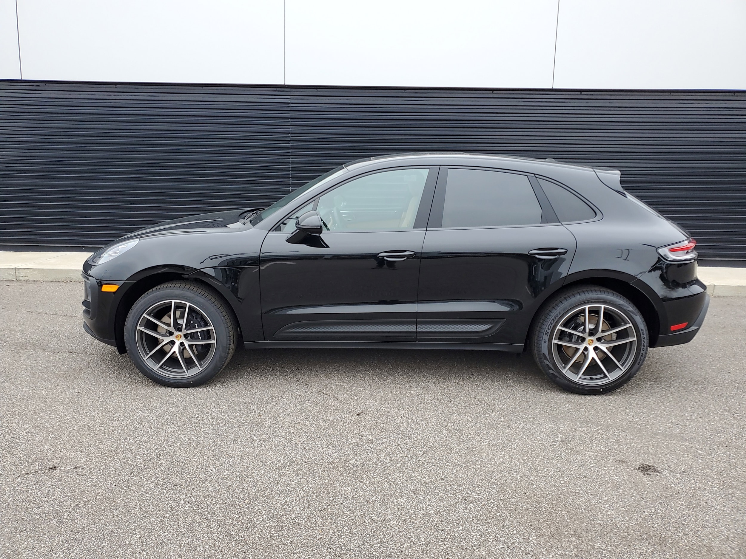 Used 2025 Porsche Macan Base with VIN WP1AA2A59SLB09516 for sale in Cincinnati, OH