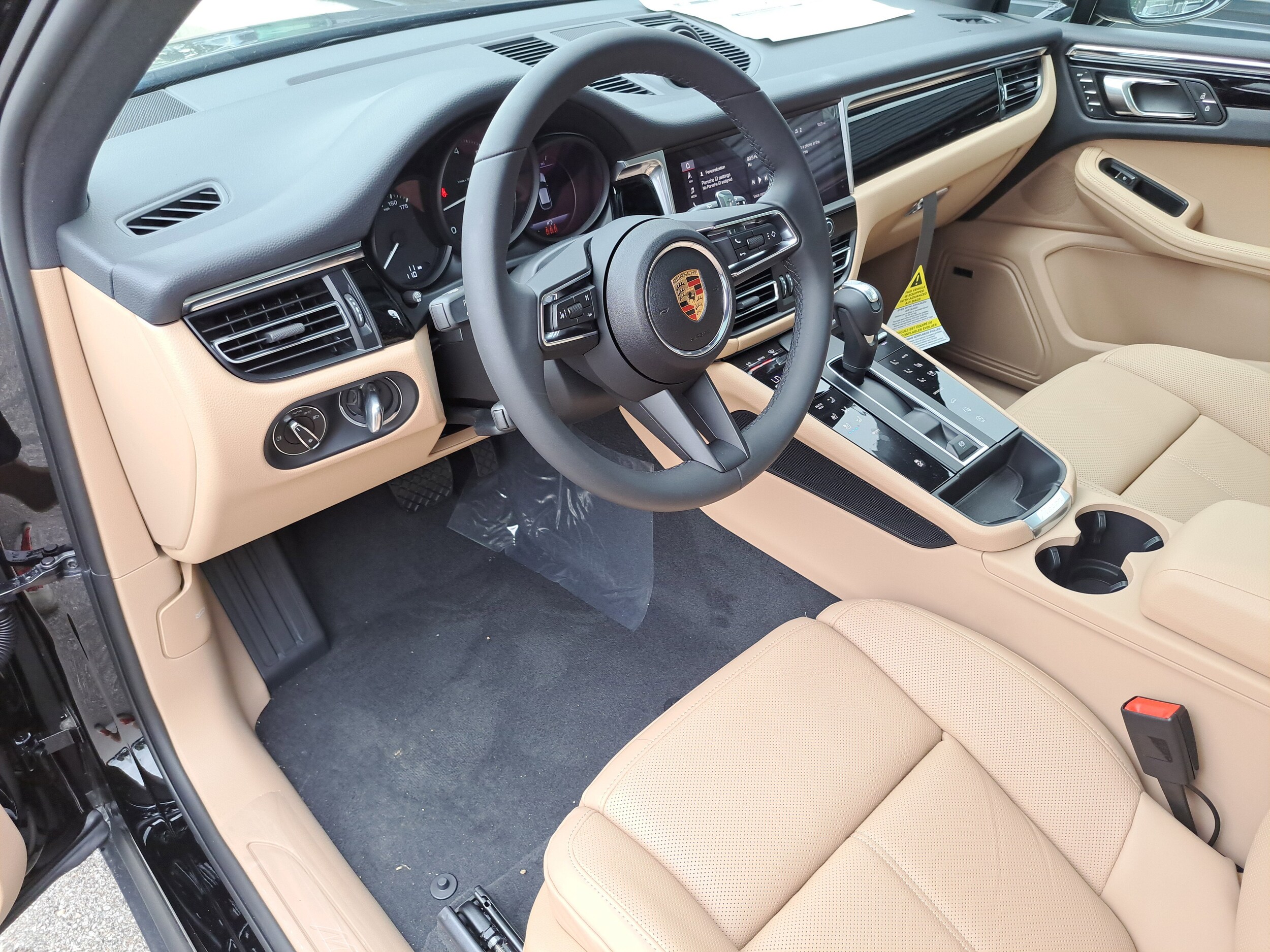 2025 Porsche Macan T photo 3