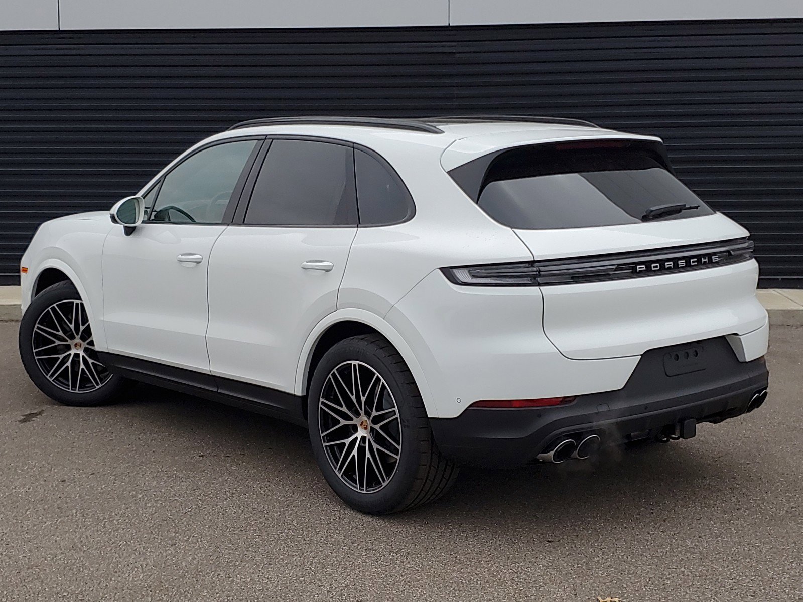 2025 Porsche Cayenne photo 3