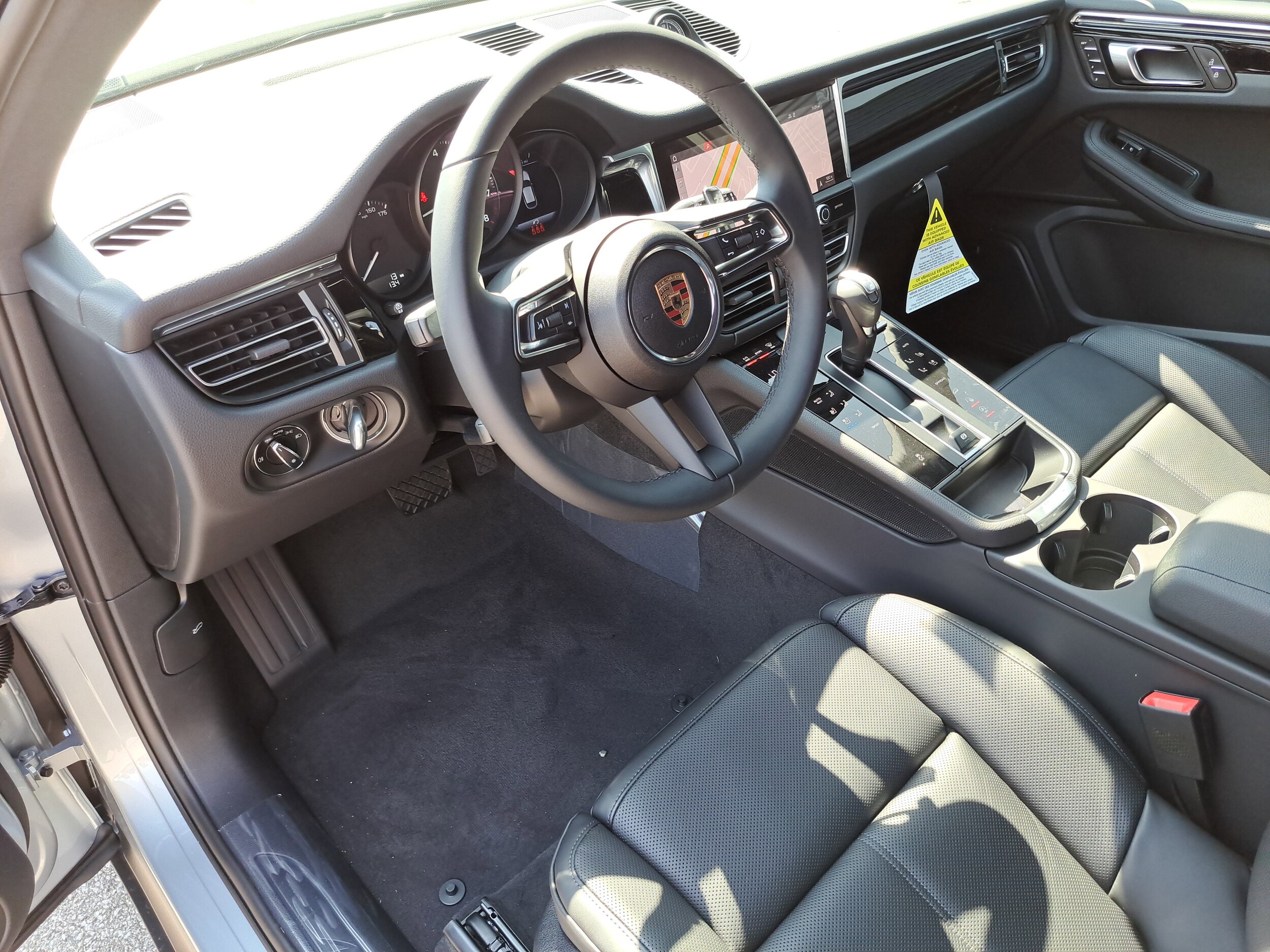 2025 Porsche Macan T photo 4