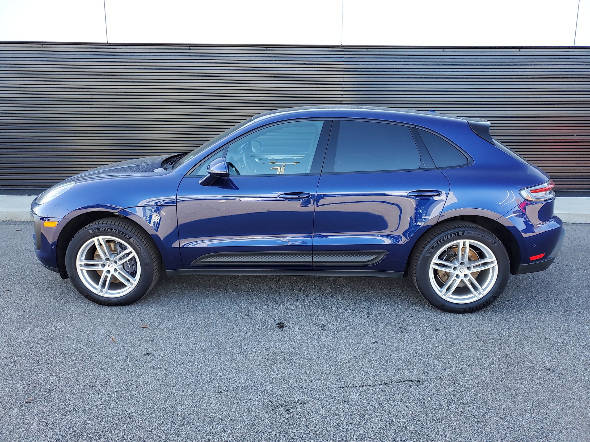 Certified 2022 Porsche Macan Base with VIN WP1AA2A57NLB01337 for sale in Cincinnati, OH