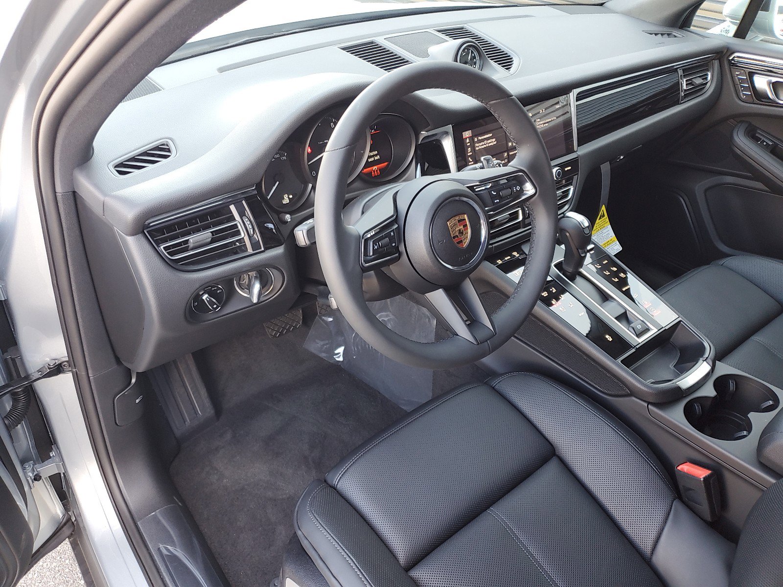 2025 Porsche Macan photo 3