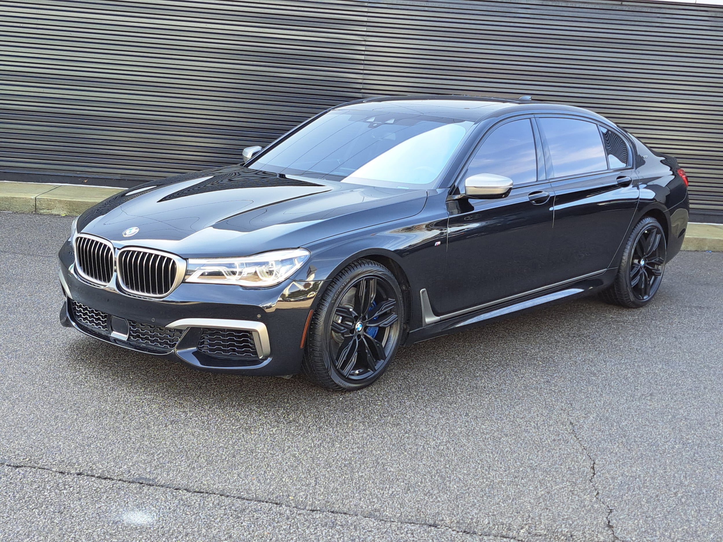 2019 BMW 7 Series M760i xDrive's photo