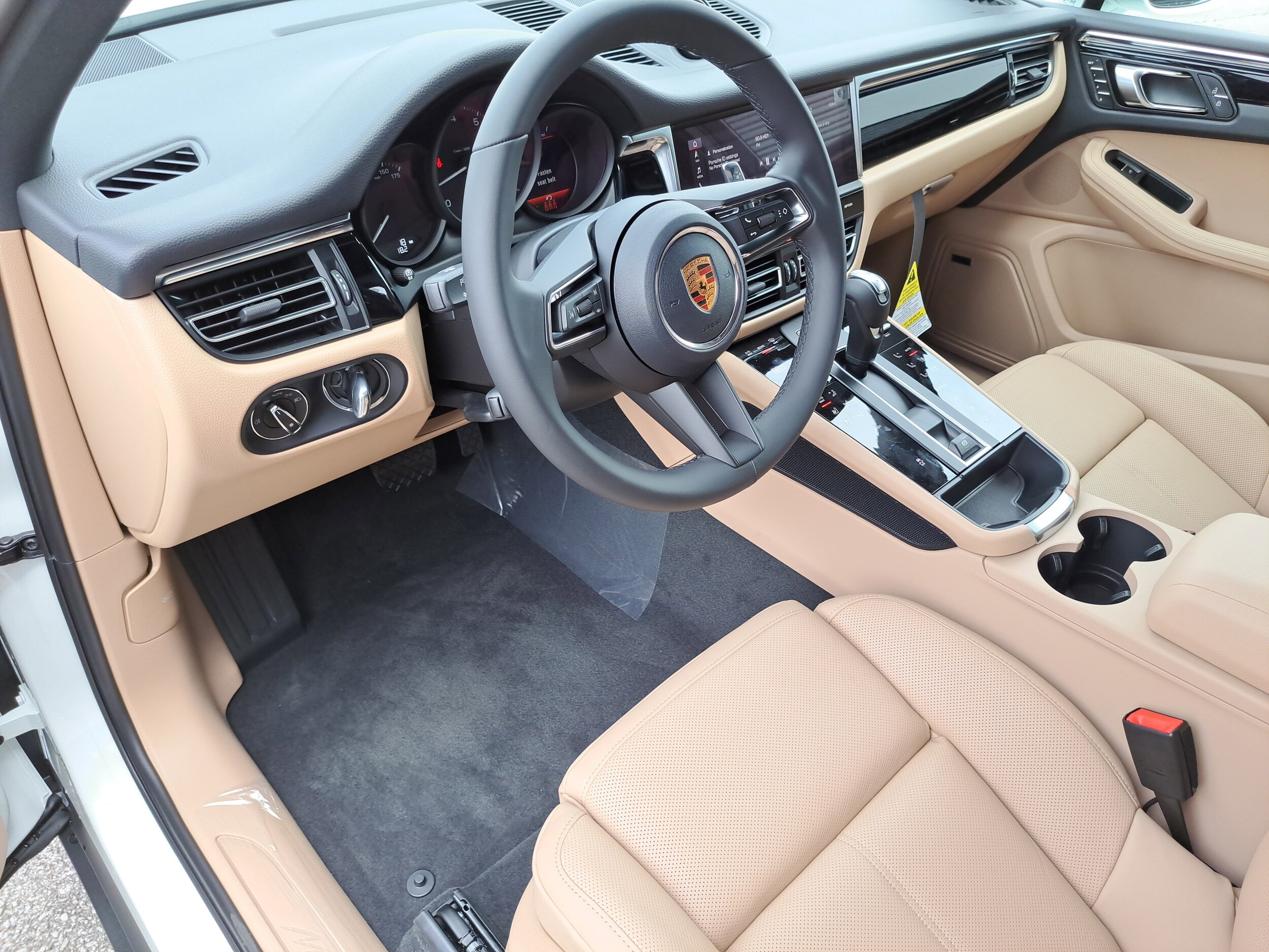 2026 Porsche Macan T photo 4