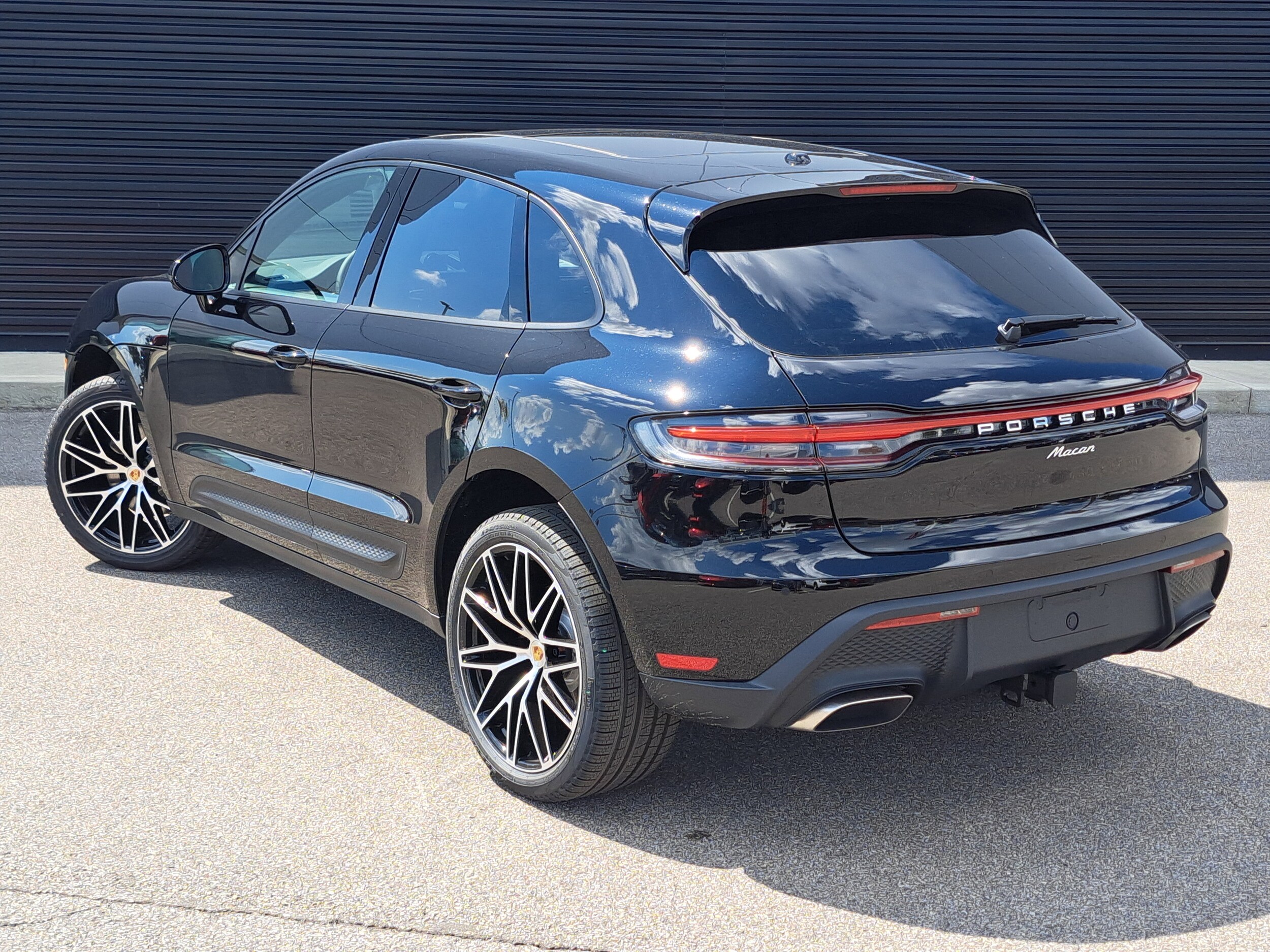 2026 Porsche Macan T photo 3