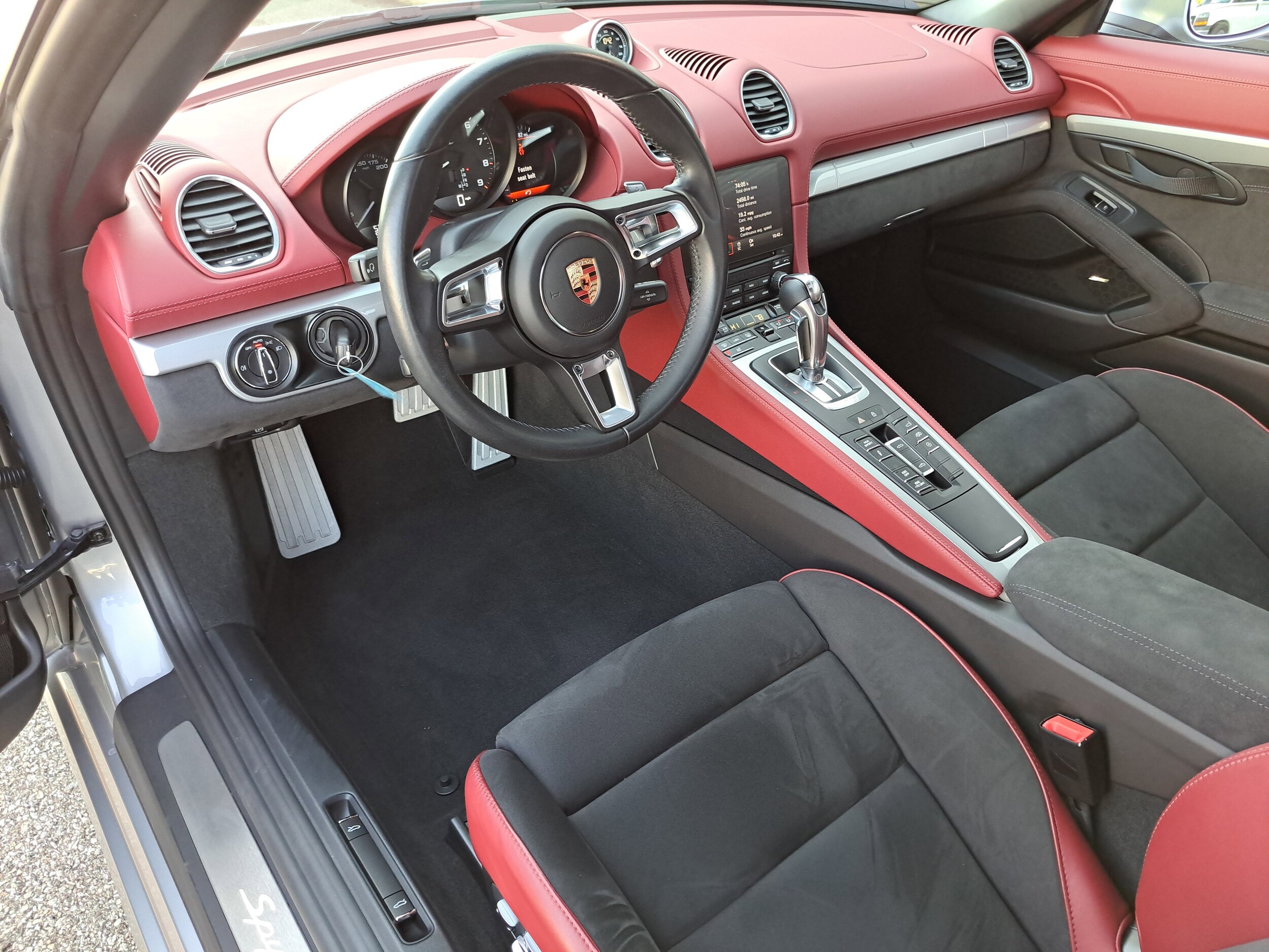 2023 Porsche Boxster Spyder photo 4