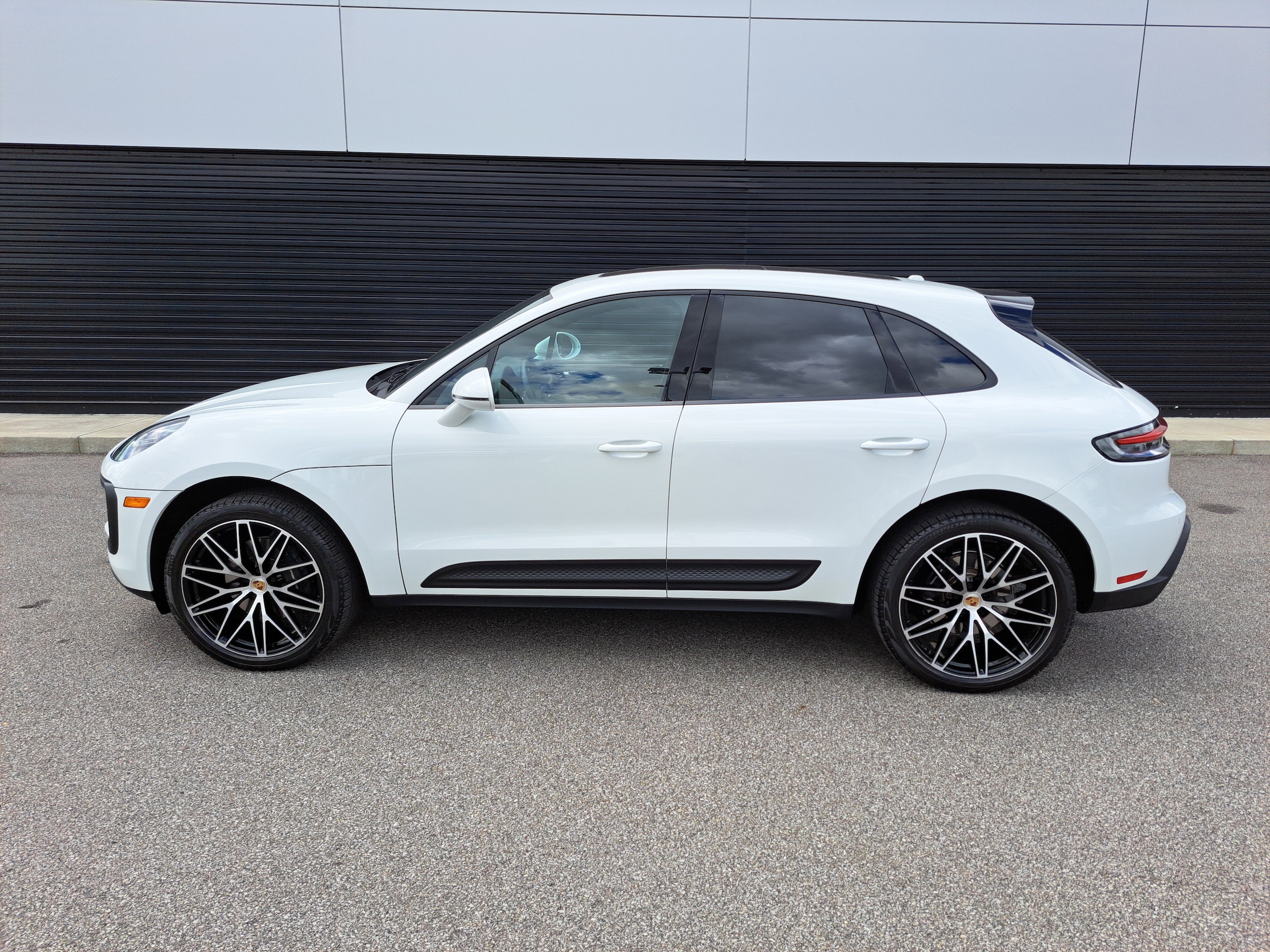 Certified 2022 Porsche Macan Base with VIN WP1AA2A59NLB08516 for sale in Cincinnati, OH