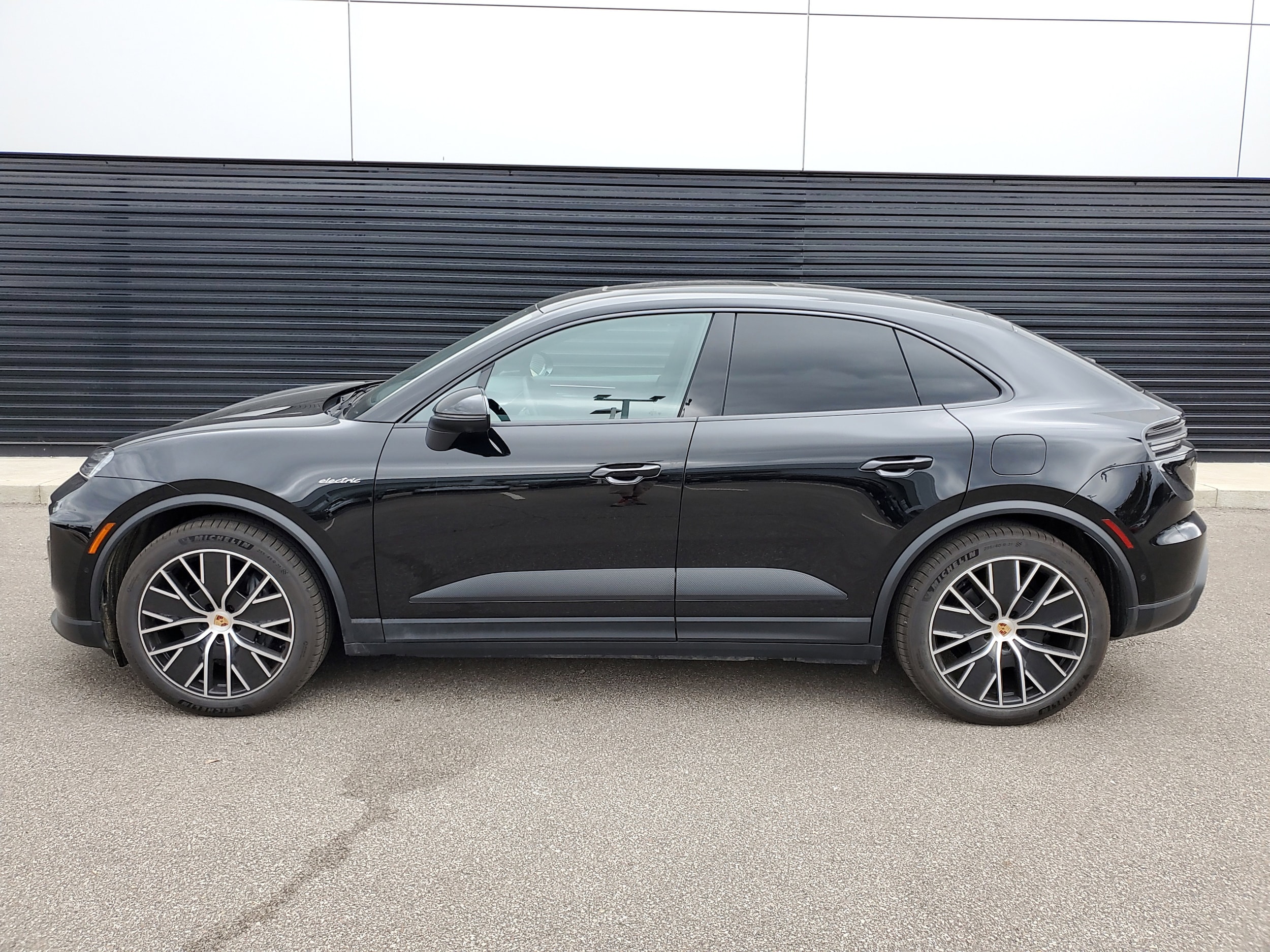 Used 2024 Porsche Macan Base with VIN WP1AA2XA6RL003262 for sale in Cincinnati, OH