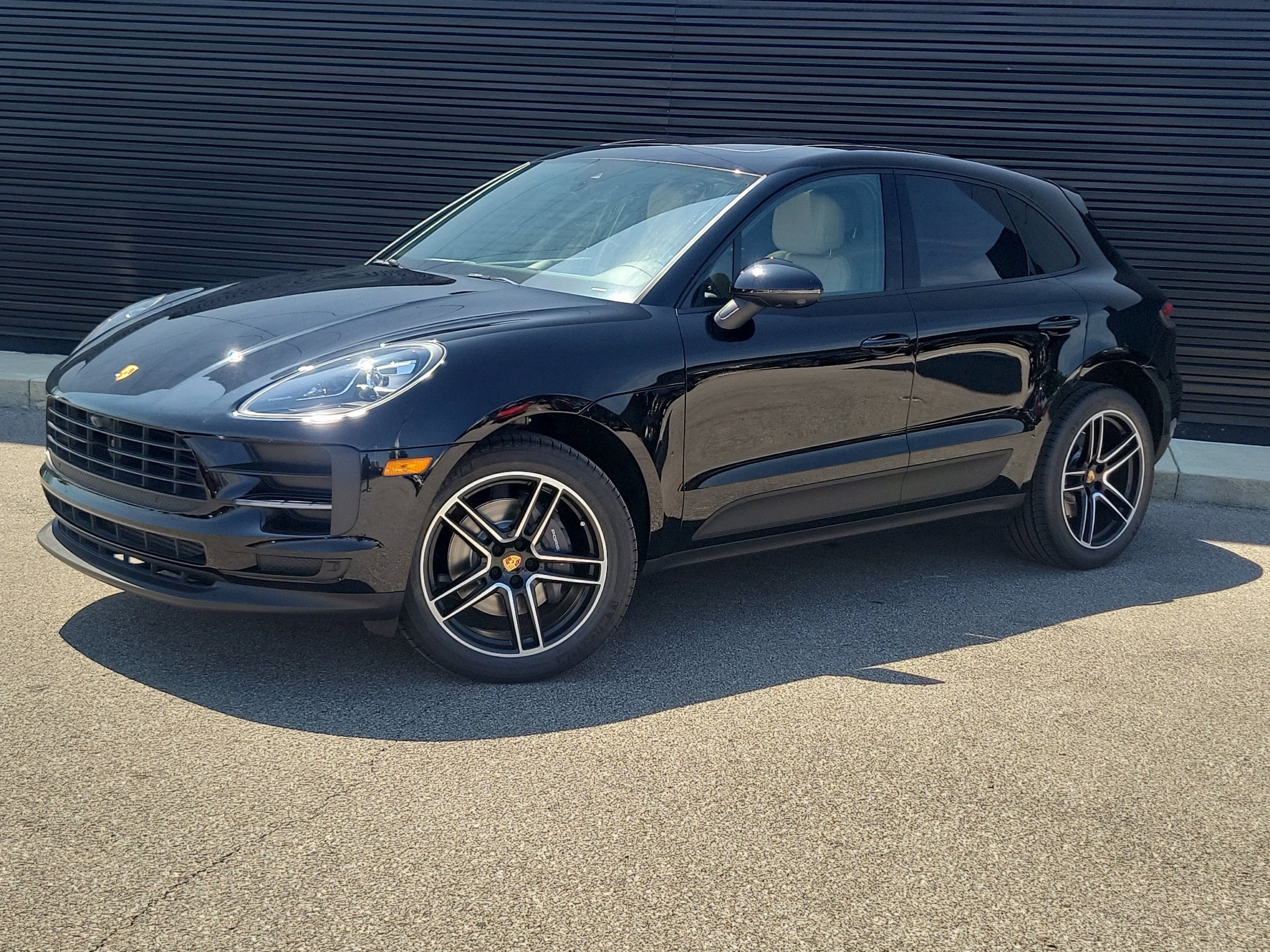 2021 Porsche Macan -'s photo