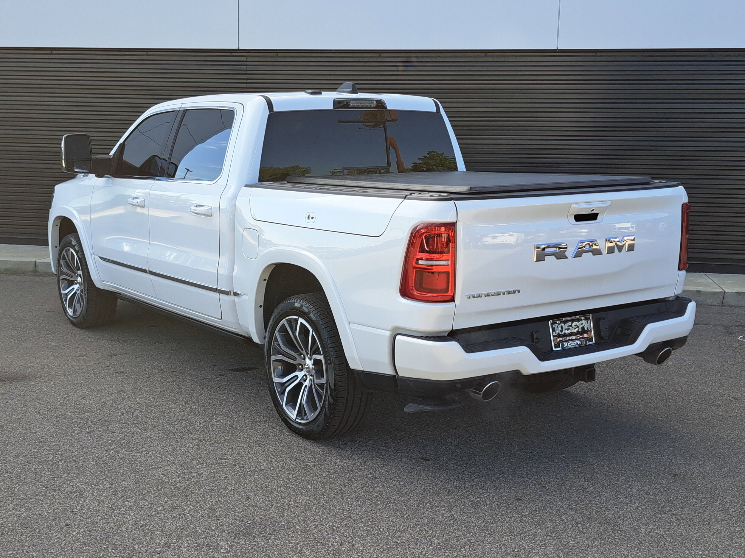 2025 Ram 1500 photo 4