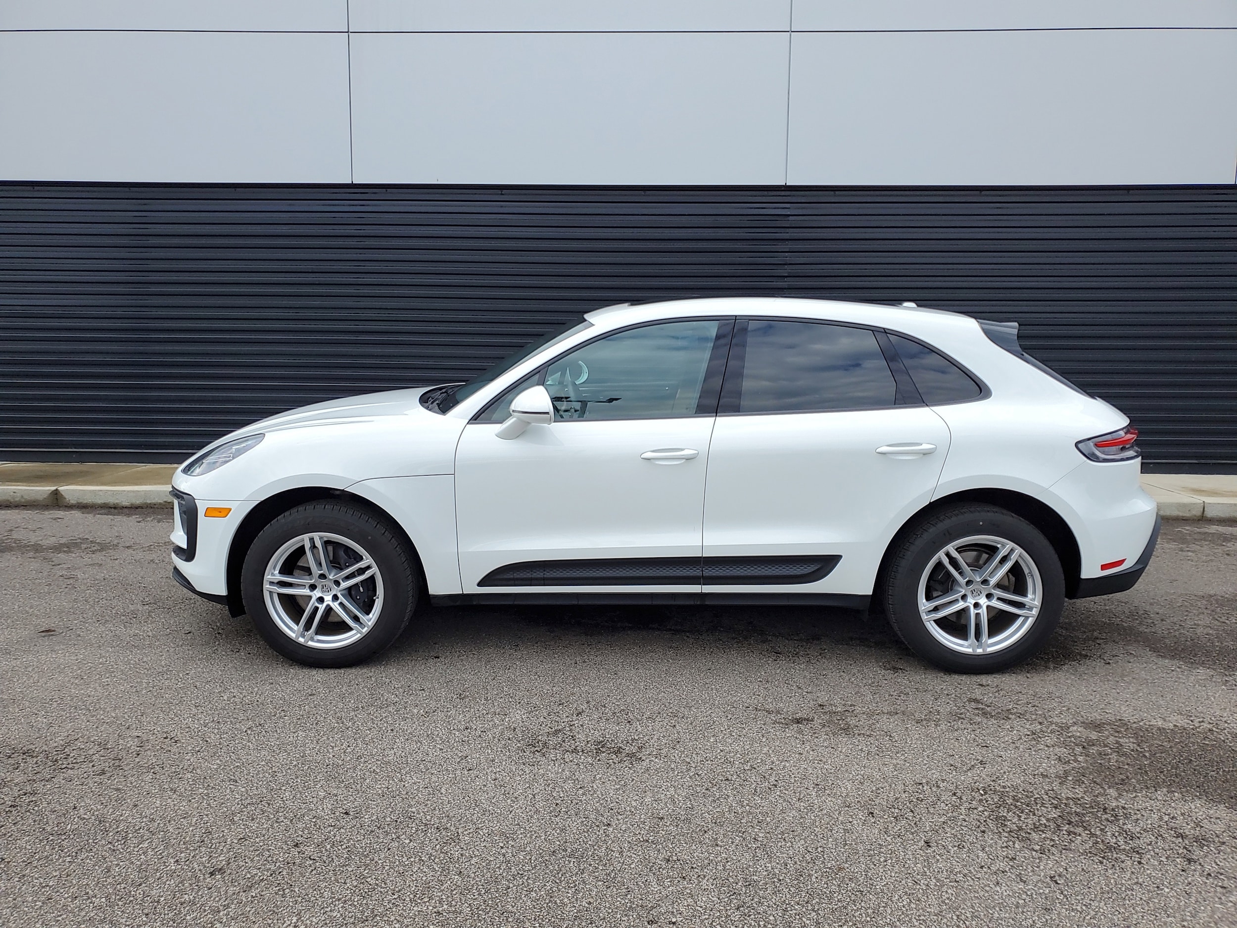 Used 2025 Porsche Macan T with VIN WP1AA2A52SLB06392 for sale in Cincinnati, OH