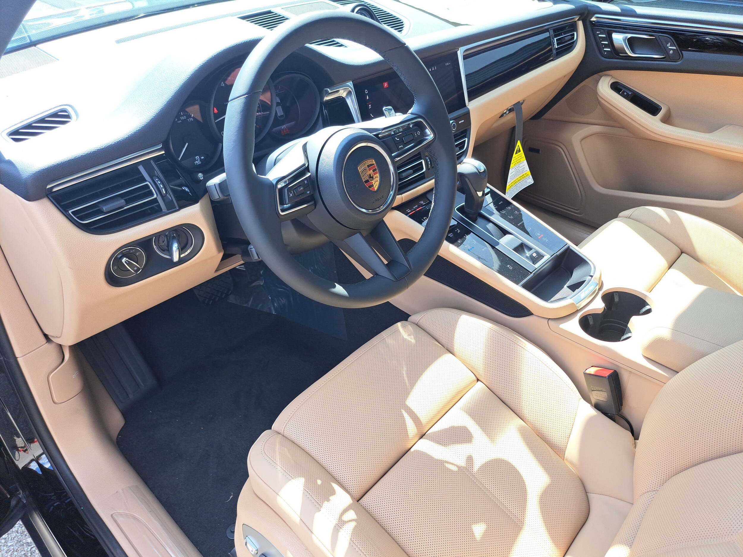 2026 Porsche Macan T photo 4