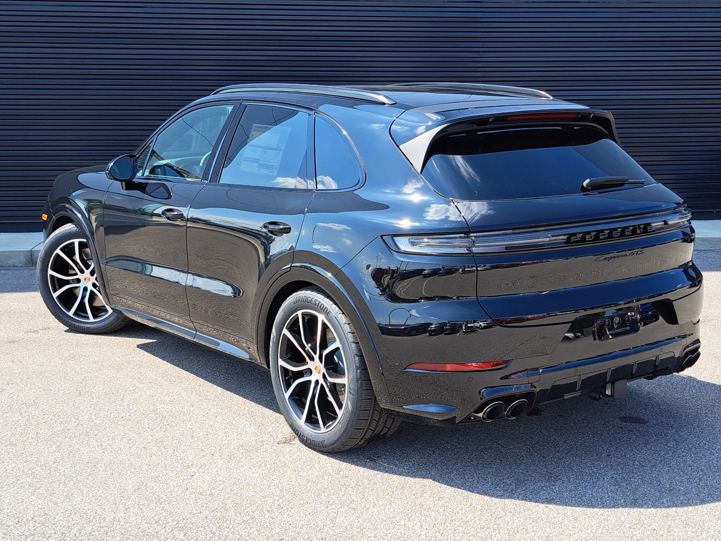 2025 Porsche Cayenne GTS photo 3