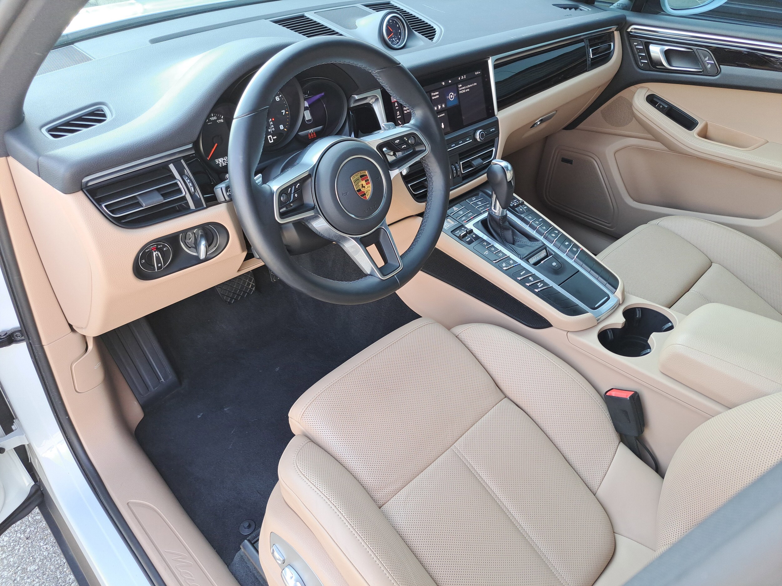 2021 Porsche Macan Base photo 4