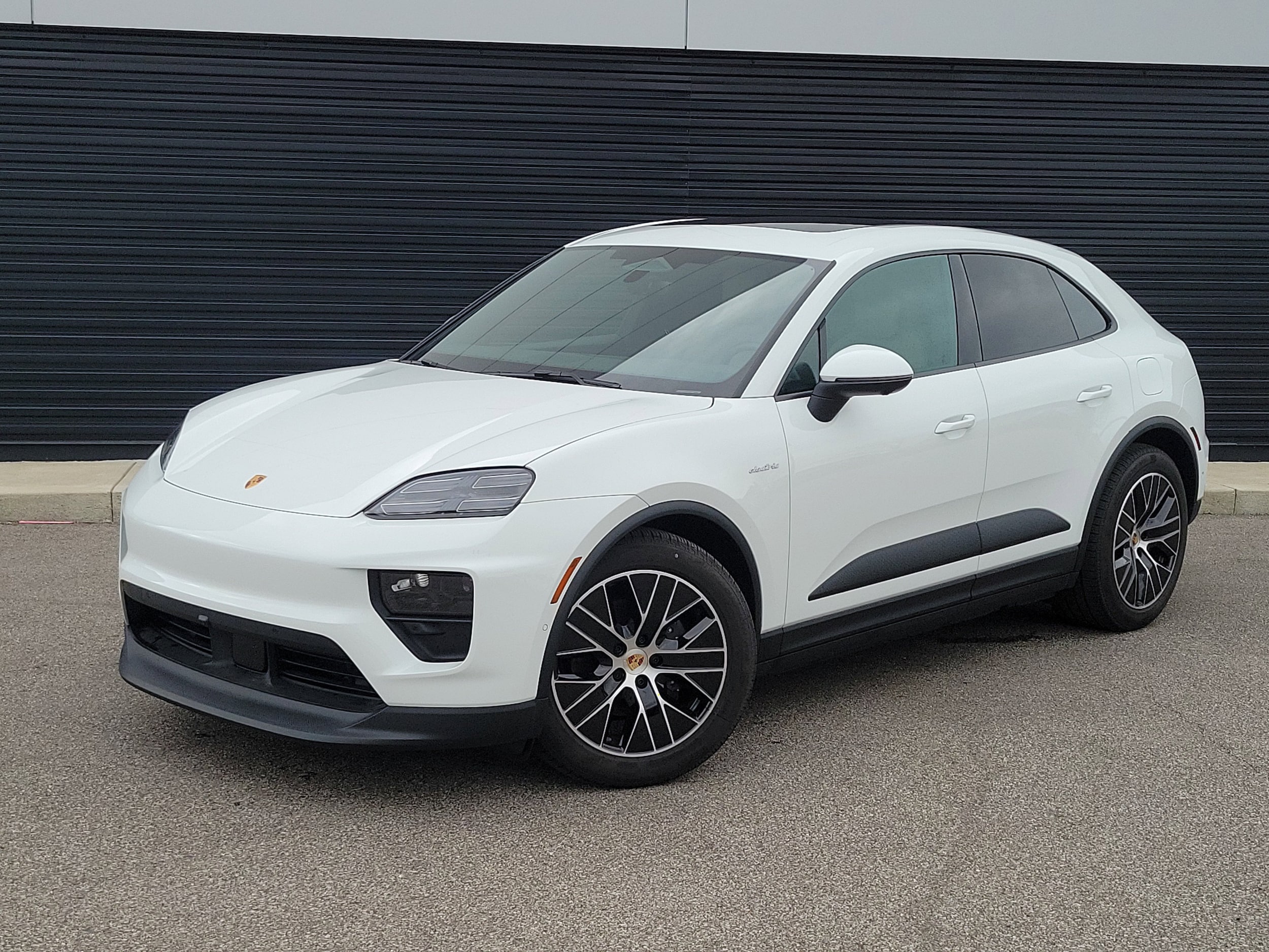 2025 Porsche Macan Base