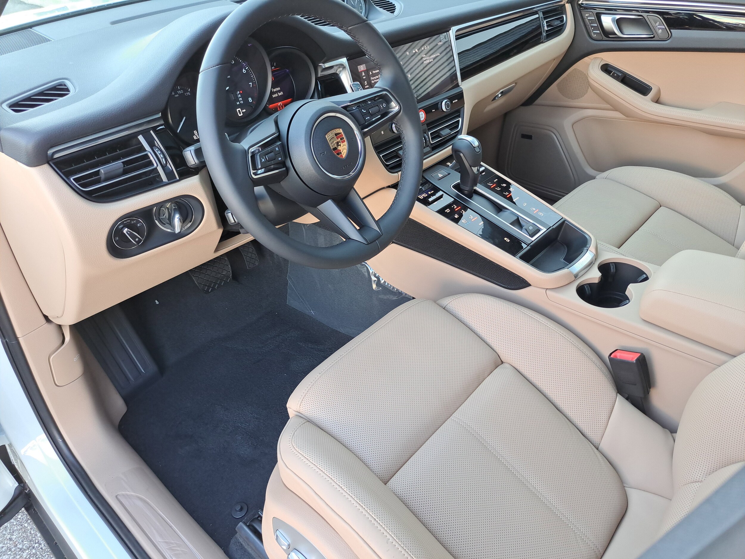 2026 Porsche Macan T photo 4