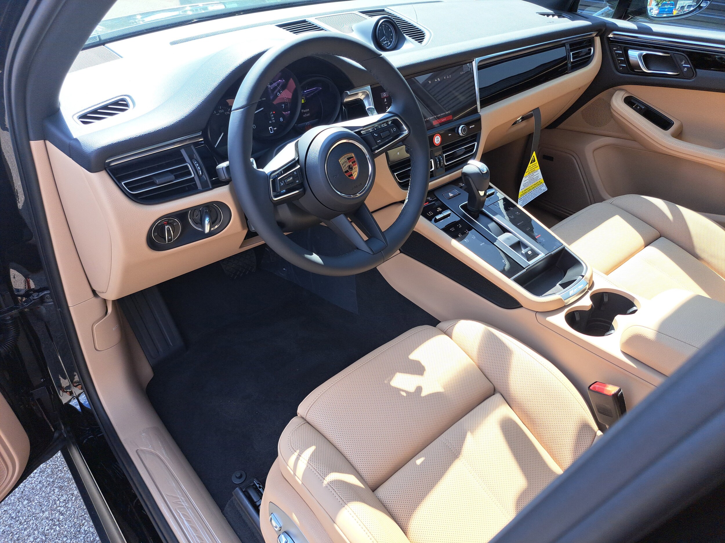 2026 Porsche Macan T photo 4