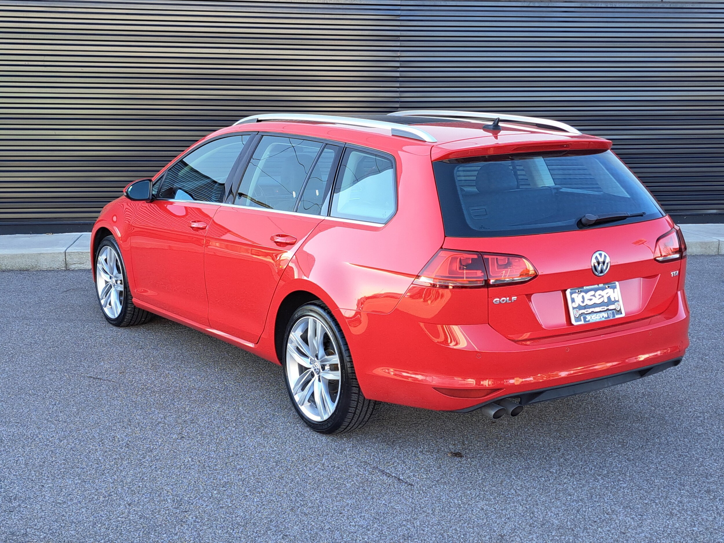 2015 Volkswagen Golf SportWagen TDI SEL photo 4