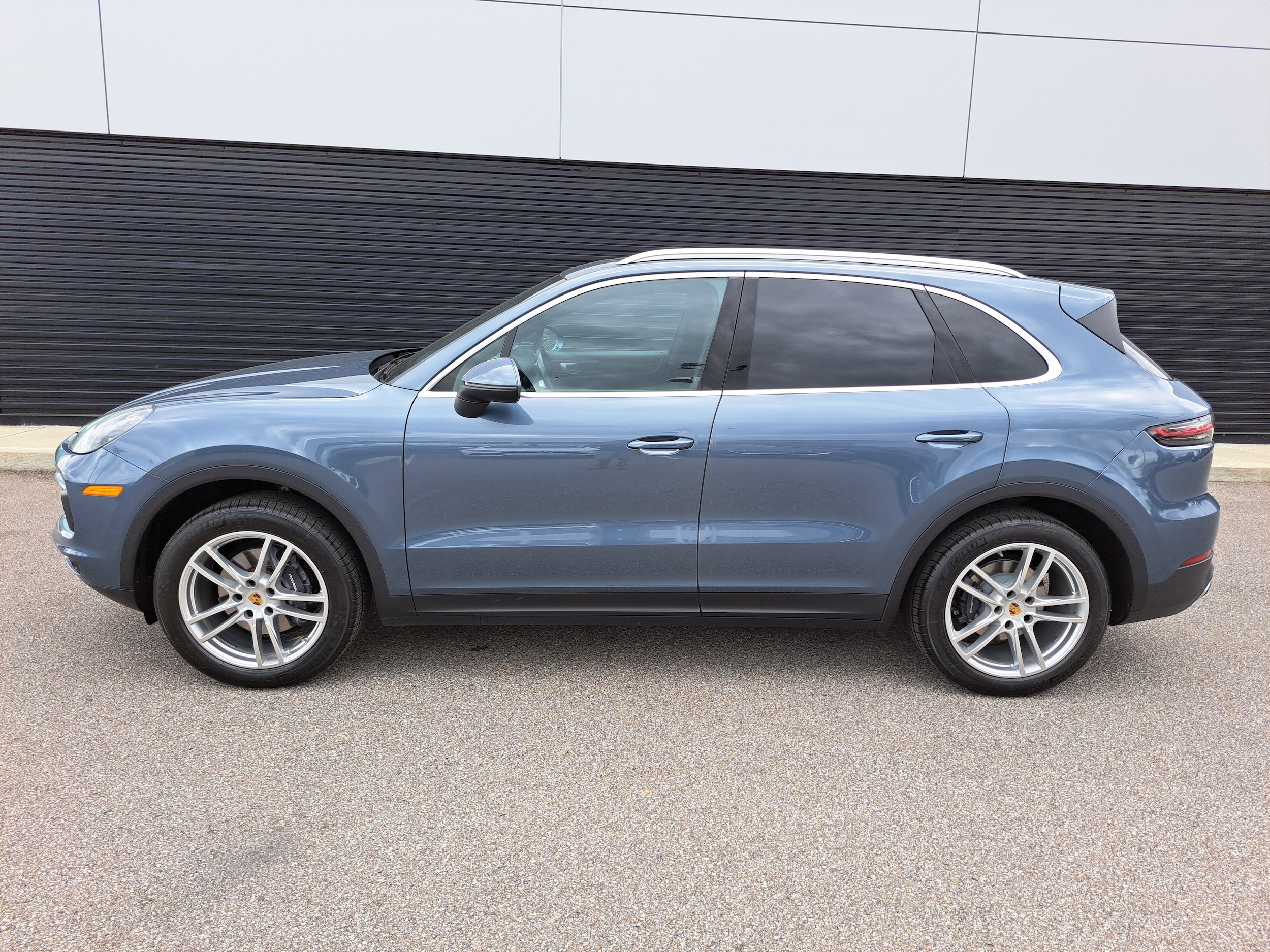 Used 2019 Porsche Cayenne Base with VIN WP1AA2AY7KDA08267 for sale in Cincinnati, OH