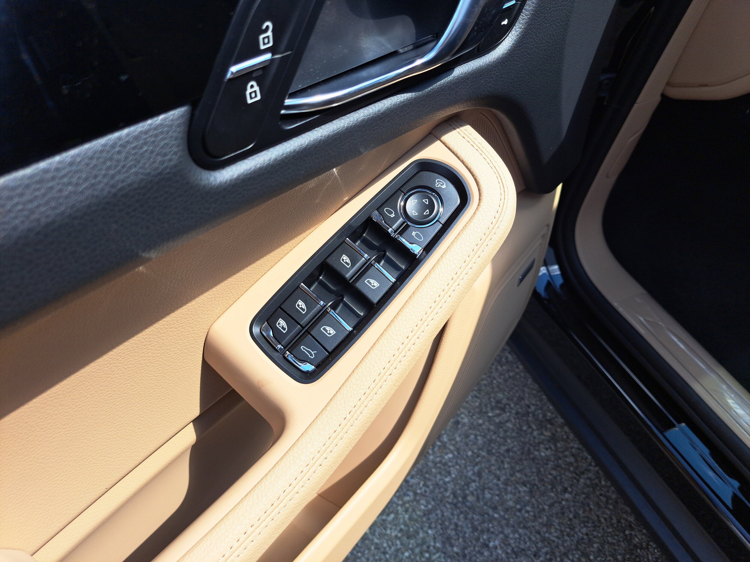 2026 Porsche Macan - Photo 25