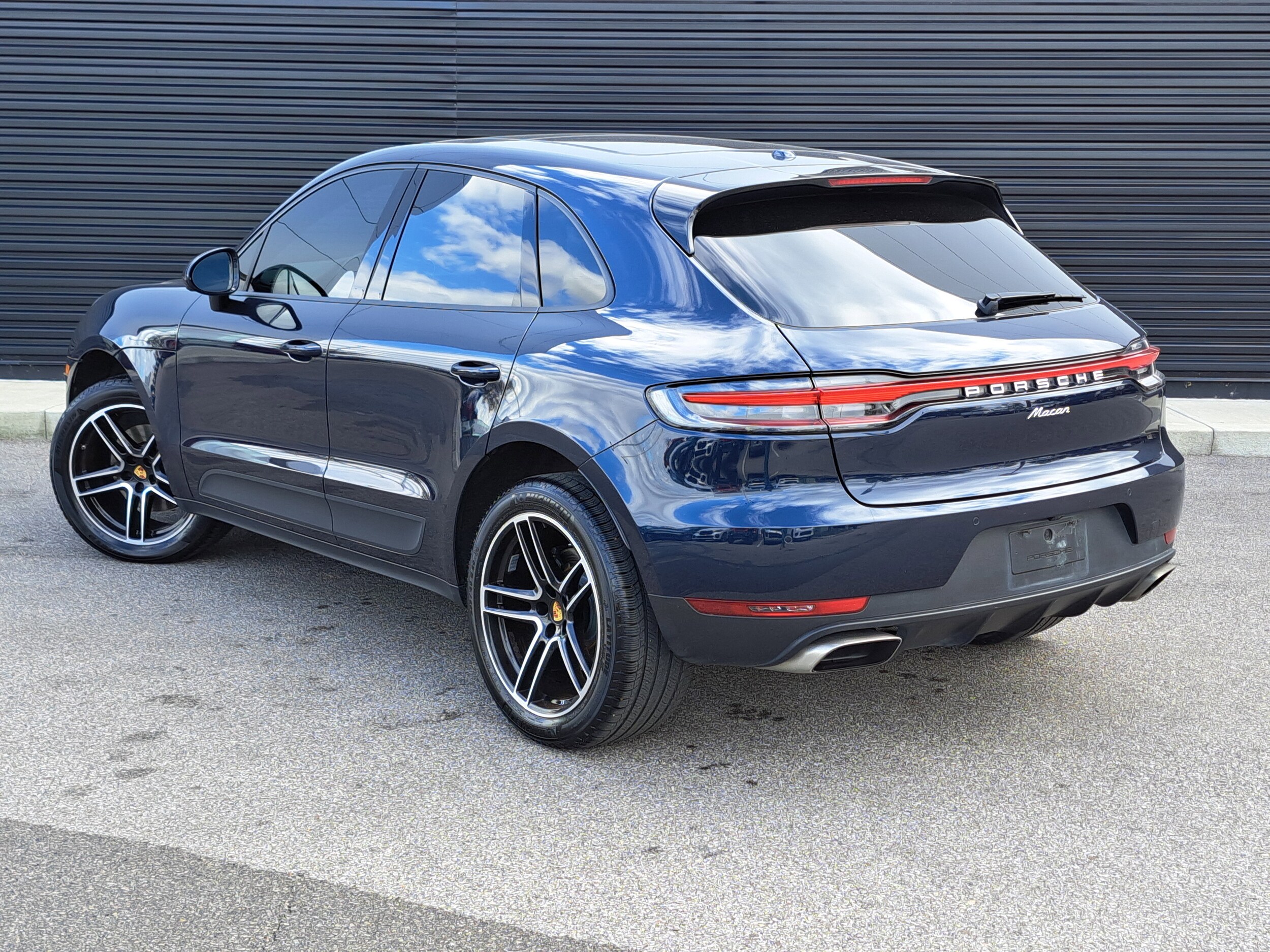 2021 Porsche Macan Base photo 3