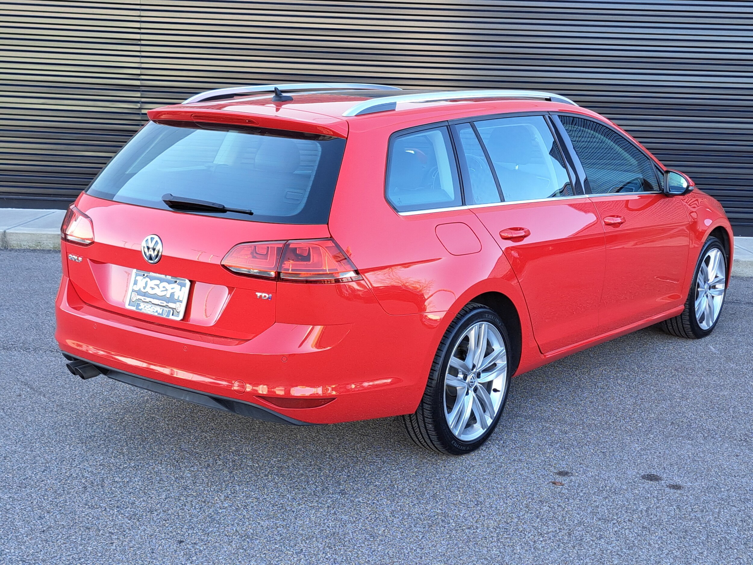 2015 Volkswagen Golf SportWagen TDI SEL photo 3