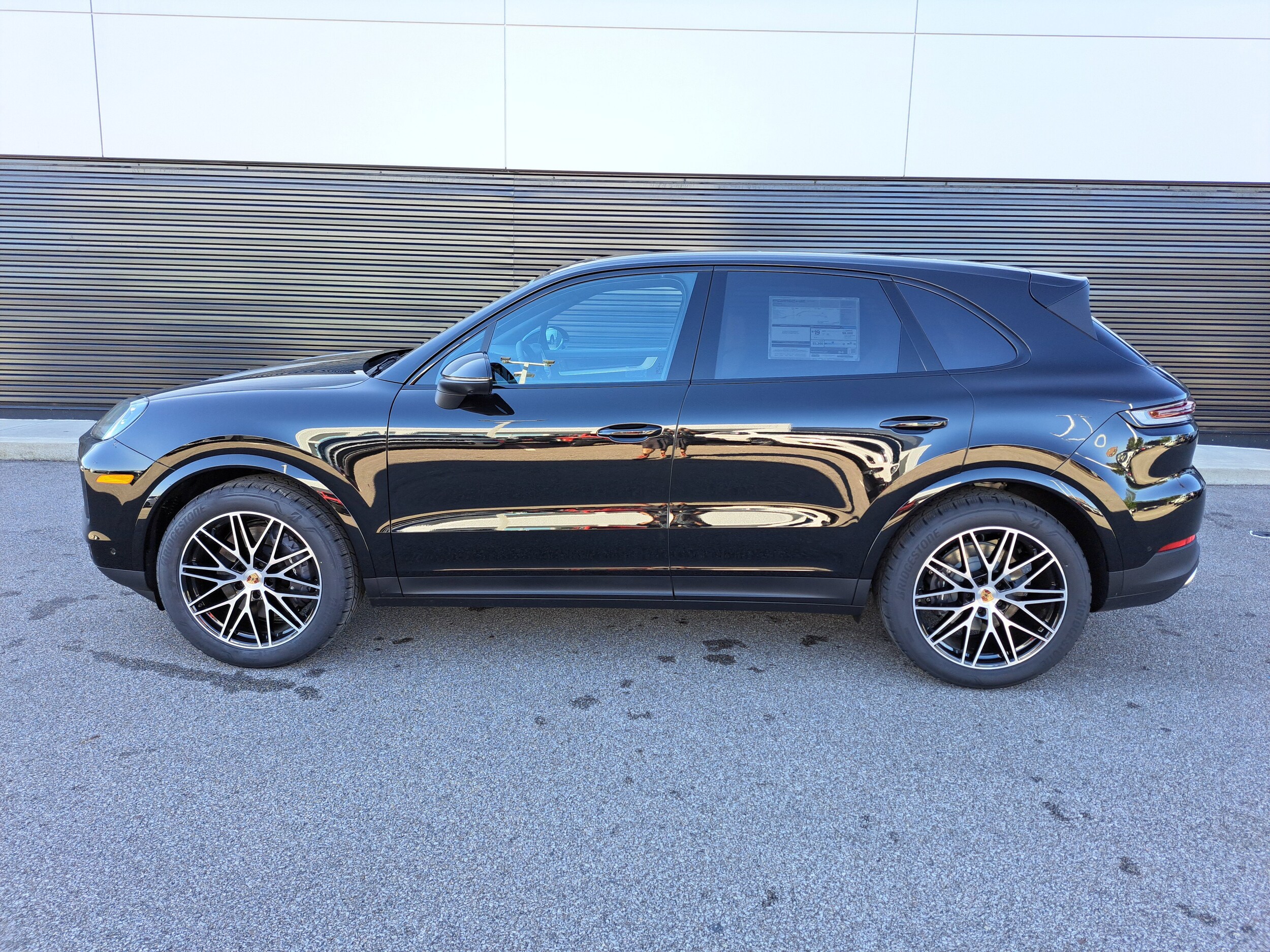 2026 Porsche Cayenne photo 2