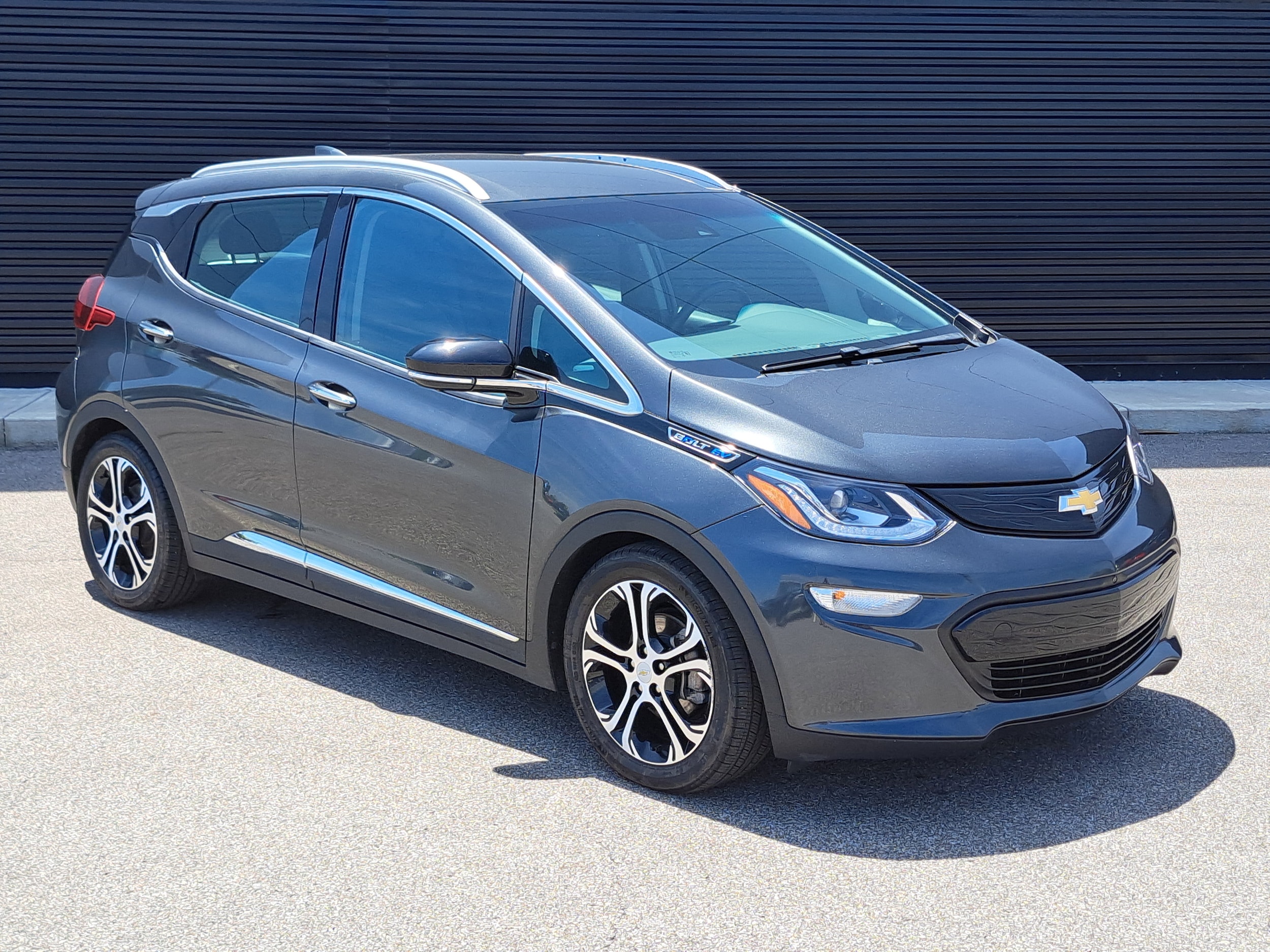 Used 2021 Chevrolet Bolt EV Premier with VIN 1G1FZ6S06M4114785 for sale in Cincinnati, OH