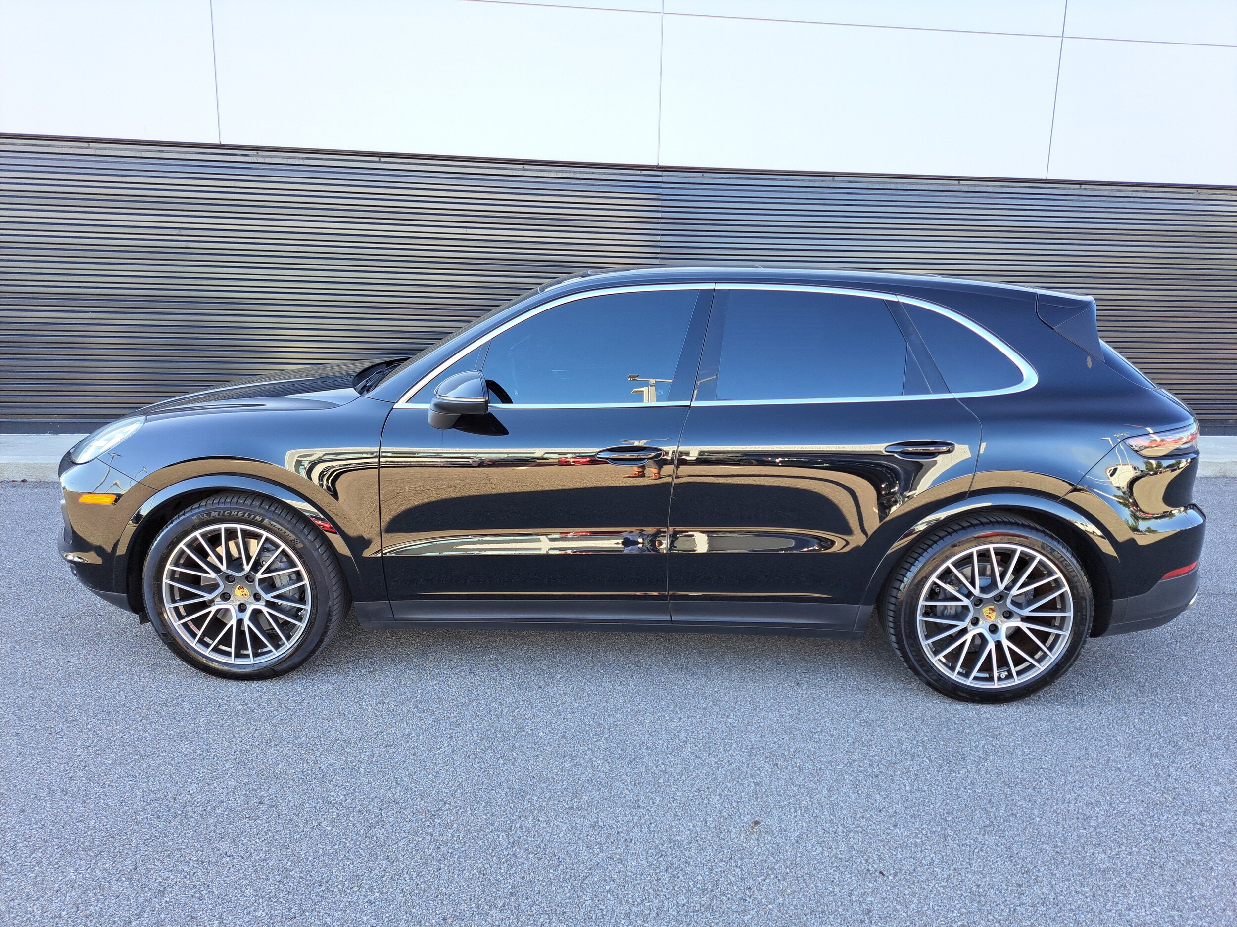 2020 Porsche Cayenne S photo 2