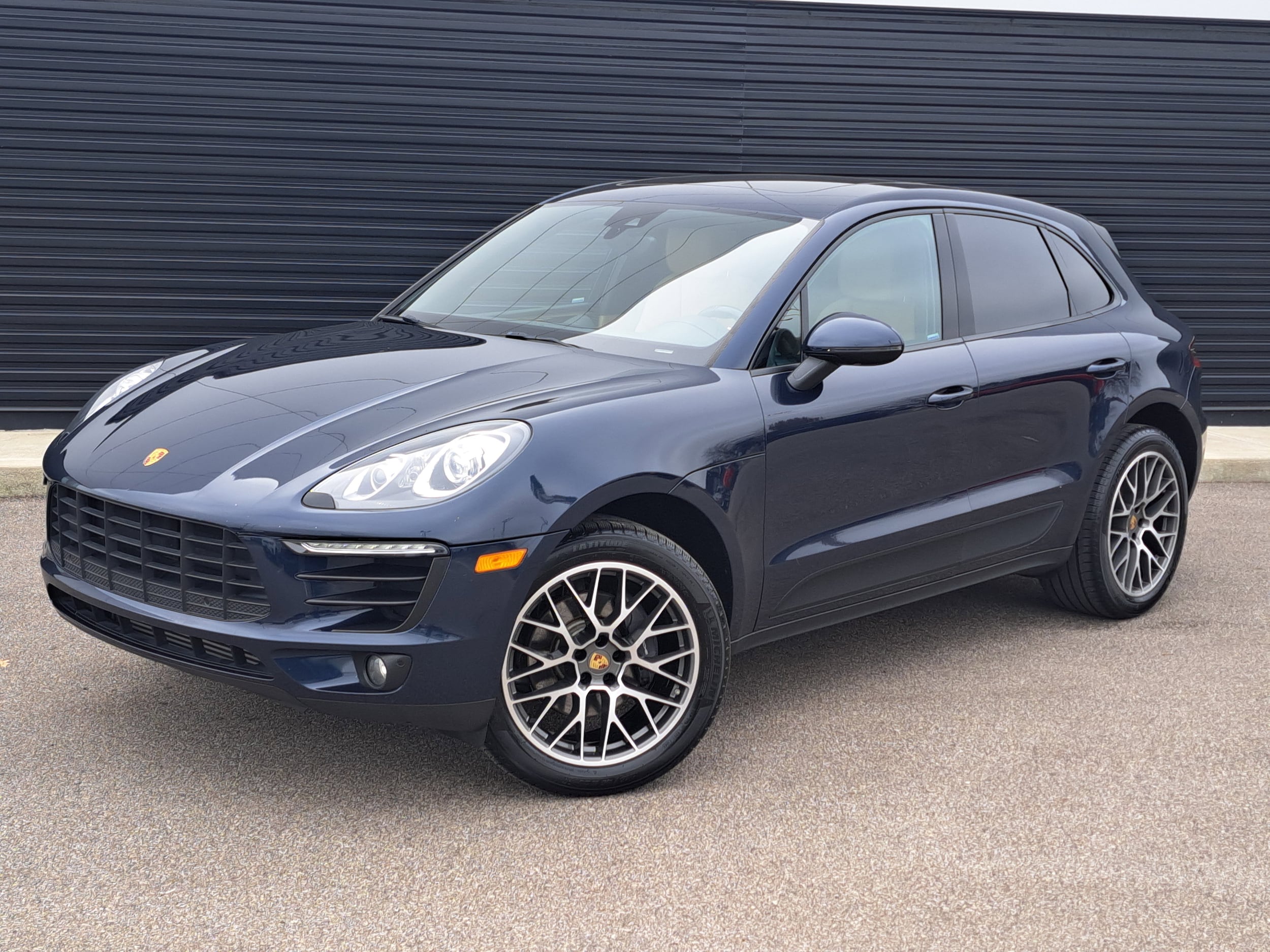 2018 Porsche Macan Base's photo