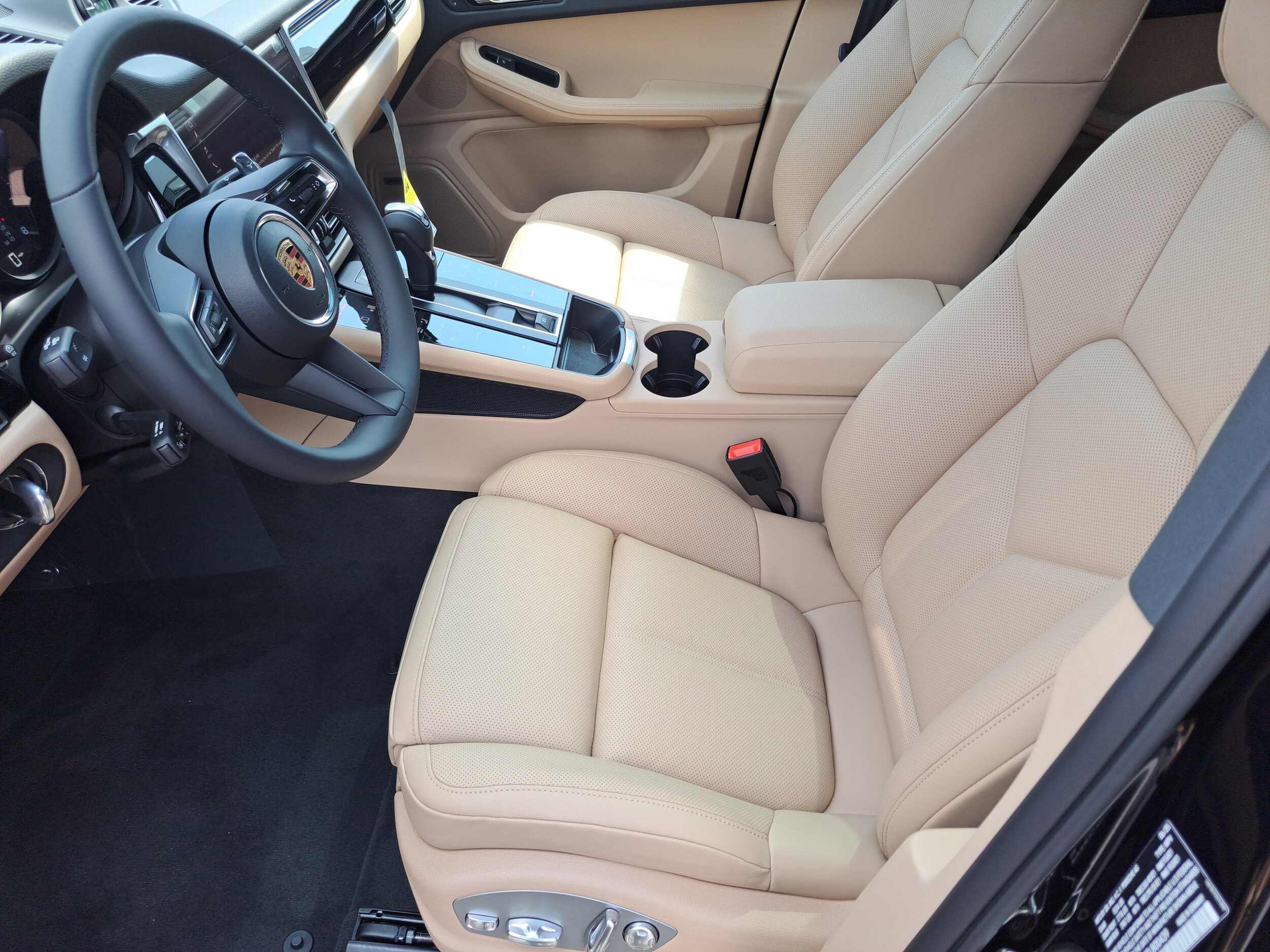 2026 Porsche Macan - Photo 22
