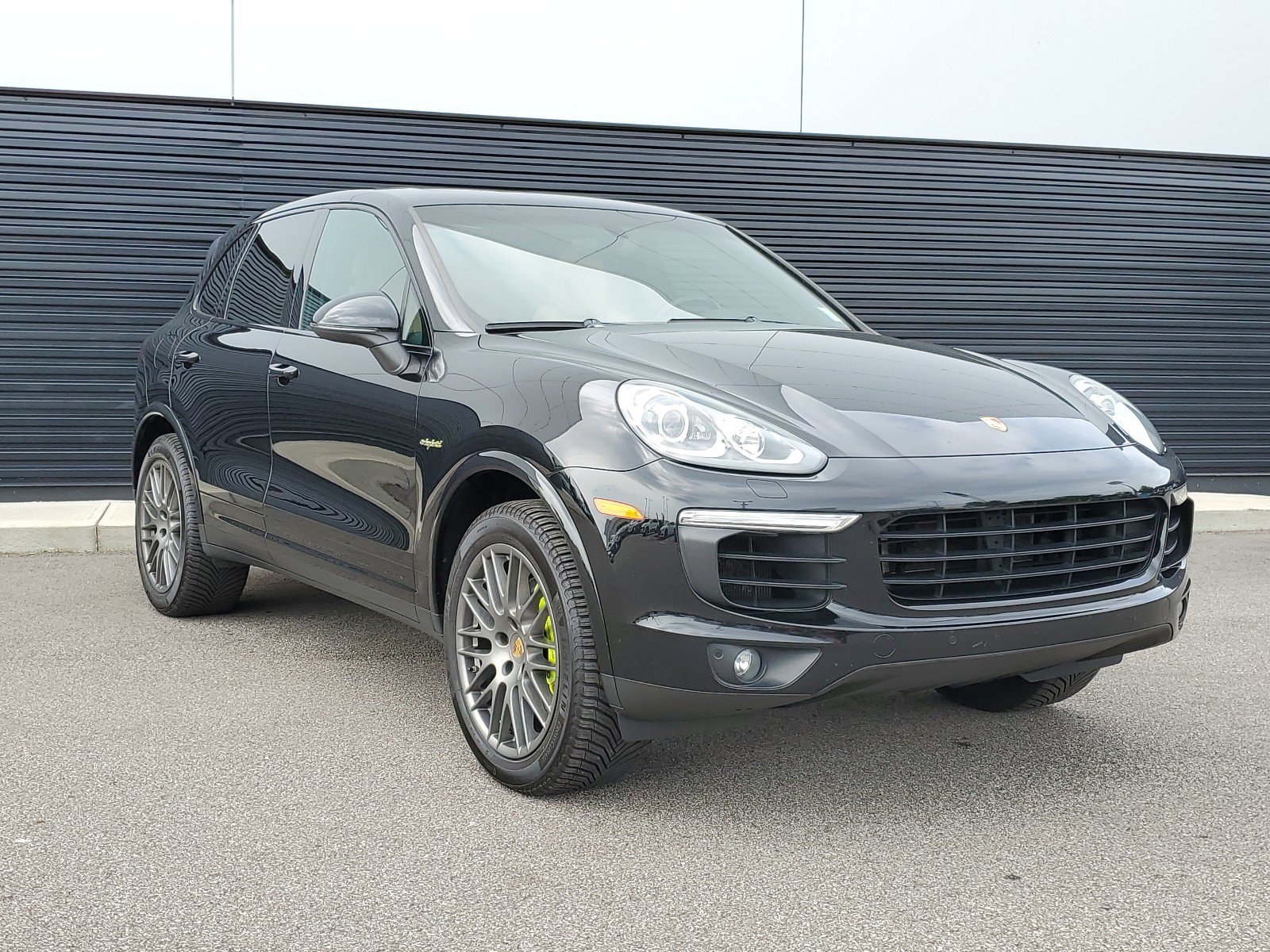 Used 2018 Porsche Cayenne Platinum Edition with VIN WP1AE2A29JLA72475 for sale in Cincinnati, OH