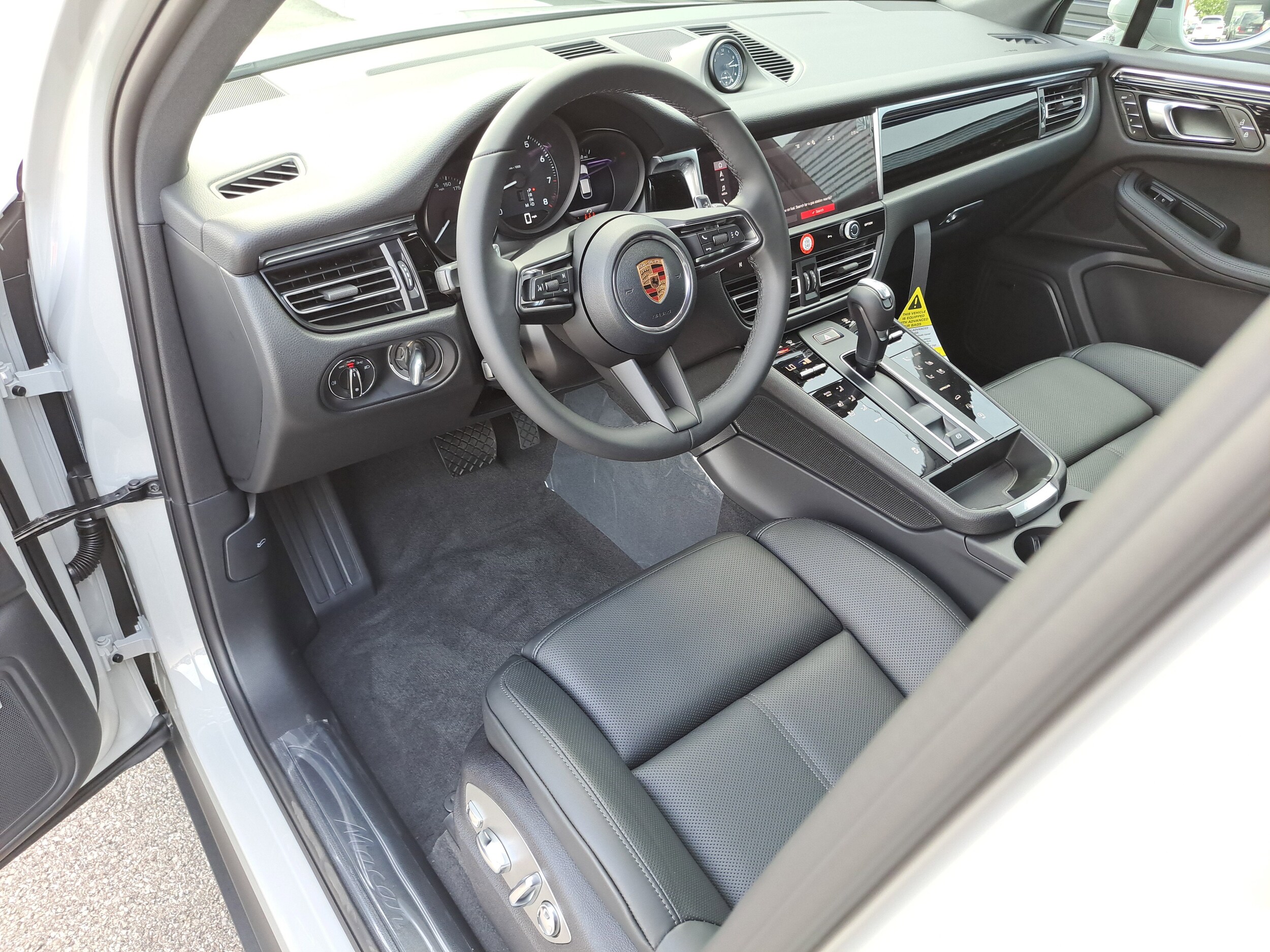 2026 Porsche Macan T photo 4